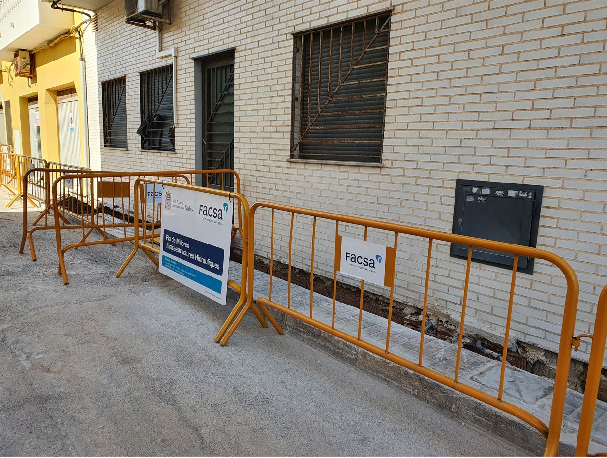 Nules renueva la red de agua potable de la calle Ibiza de la playa