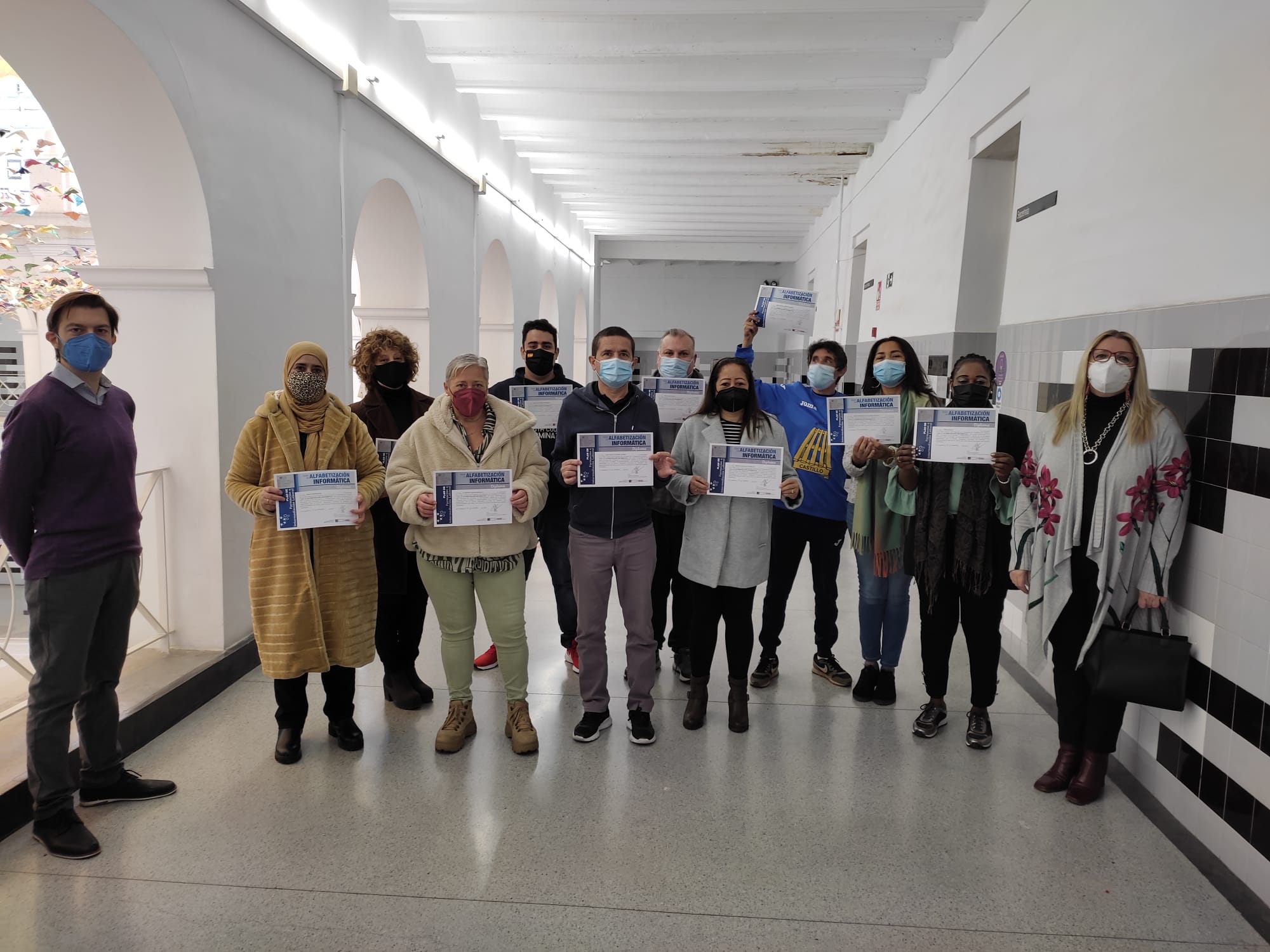 El Ayuntamiento de Burriana entrega los diplomas a los 11 alumnos del Taller de alfabetización digital