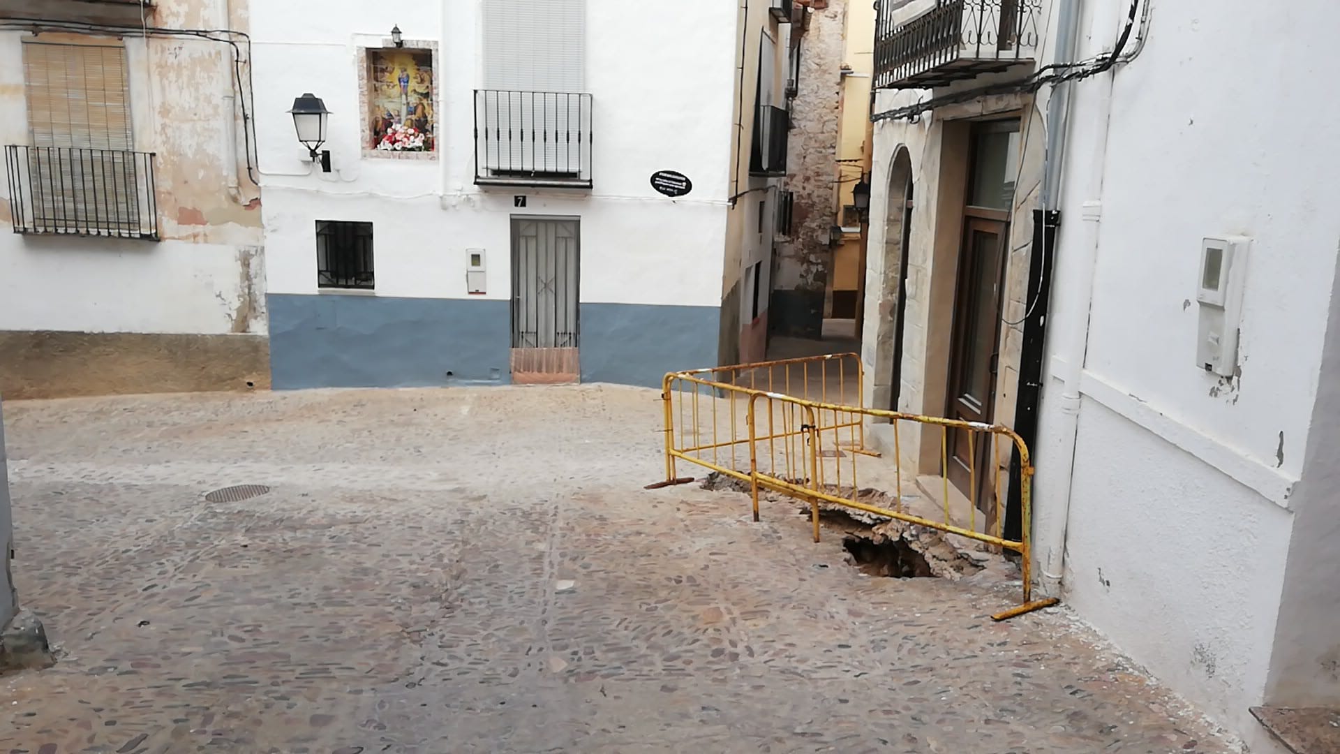 Blaya (PSPV-PSOE) denuncia la «dejadez de la alcaldesa Ballester quien todavía no ha retirado restos de la Feria o reparado agujeros en las calles»