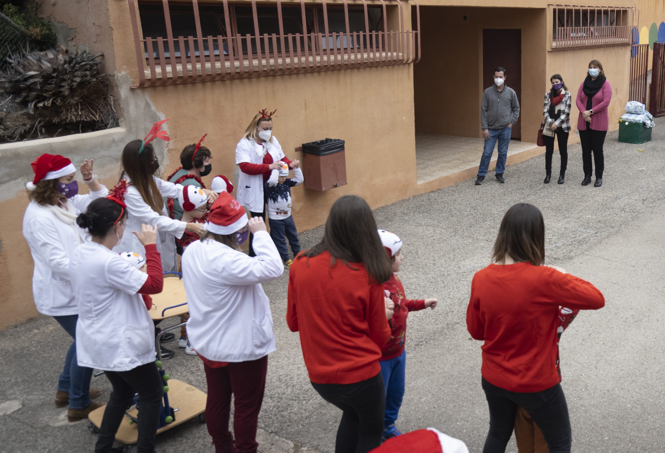 La Diputación de Castellón celebra la Navidad en el CEE de Penyeta Roja con la donación de juegos para que el alumnado