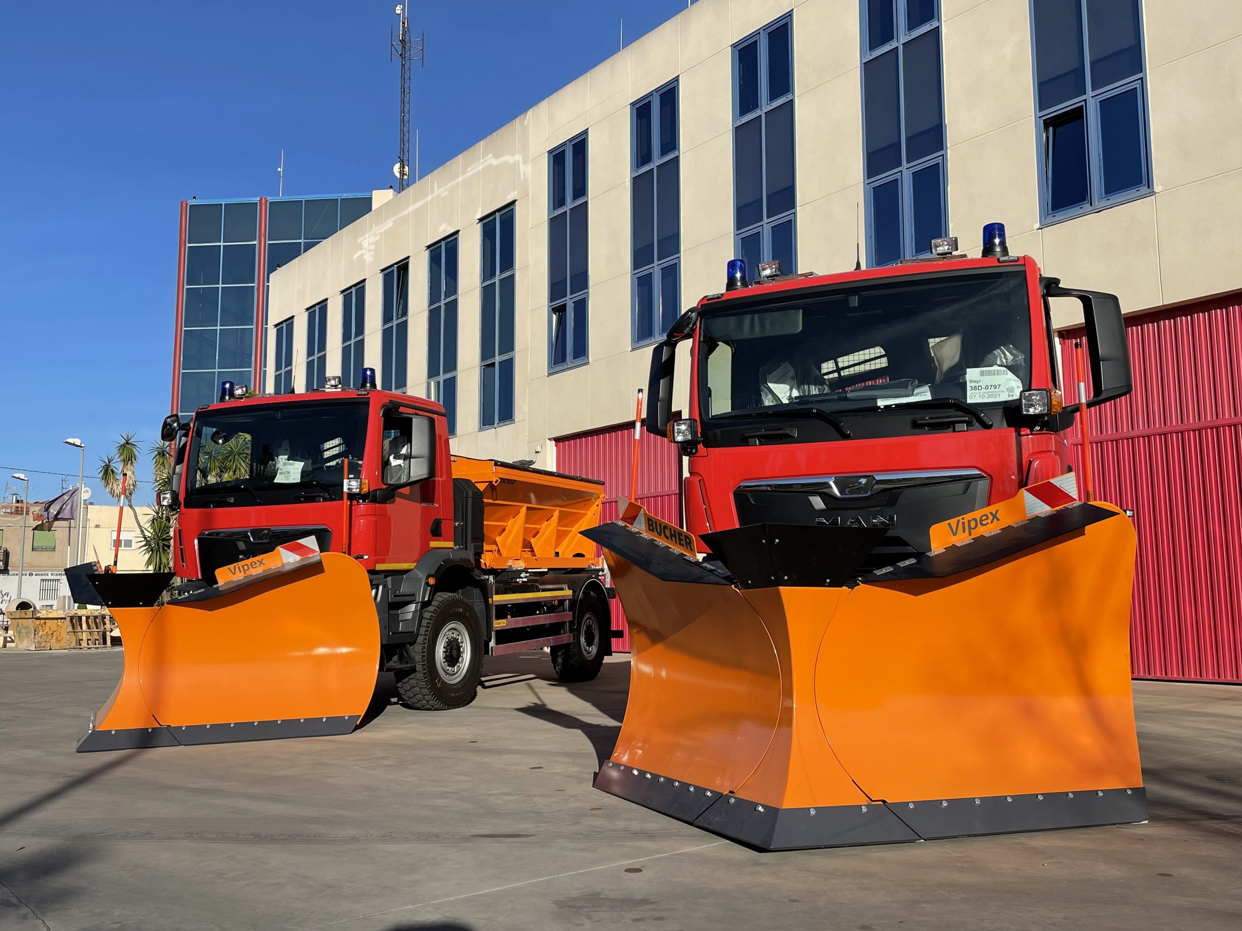 La Diputación de Castellón recepciona dos nuevos camiones quitanieves que han supuesto una inversión superior a 310.000 euros