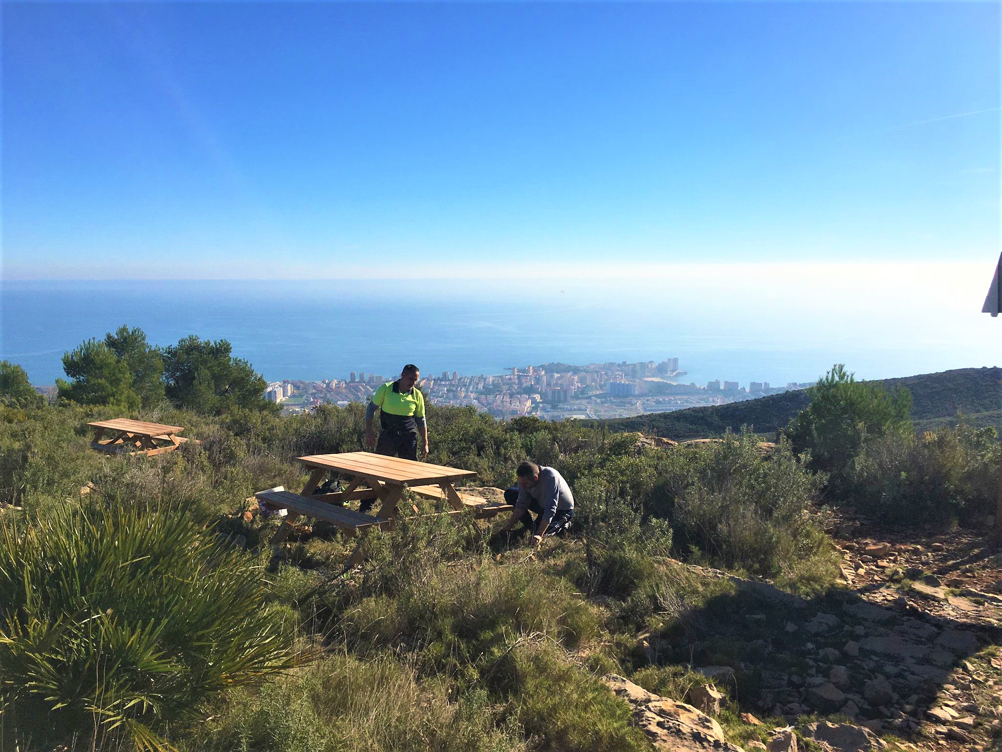 El Ayuntamiento de Oropesa del Mar acondiciona una zona de descanso con merenderos en la Serra