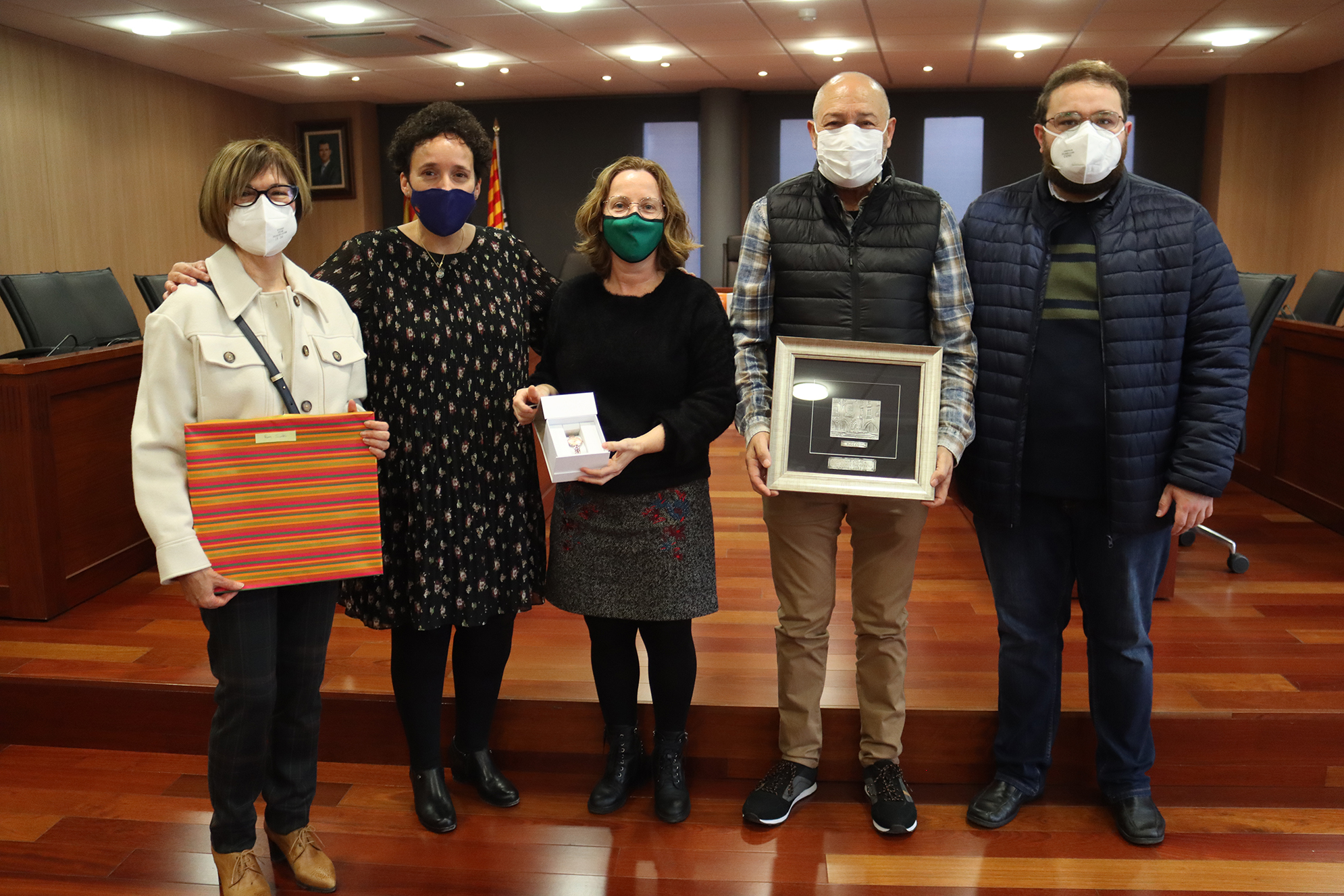 El Ayuntamiento de Onda homenajea a sus funcionarios jubilados con una placa conmemorativa