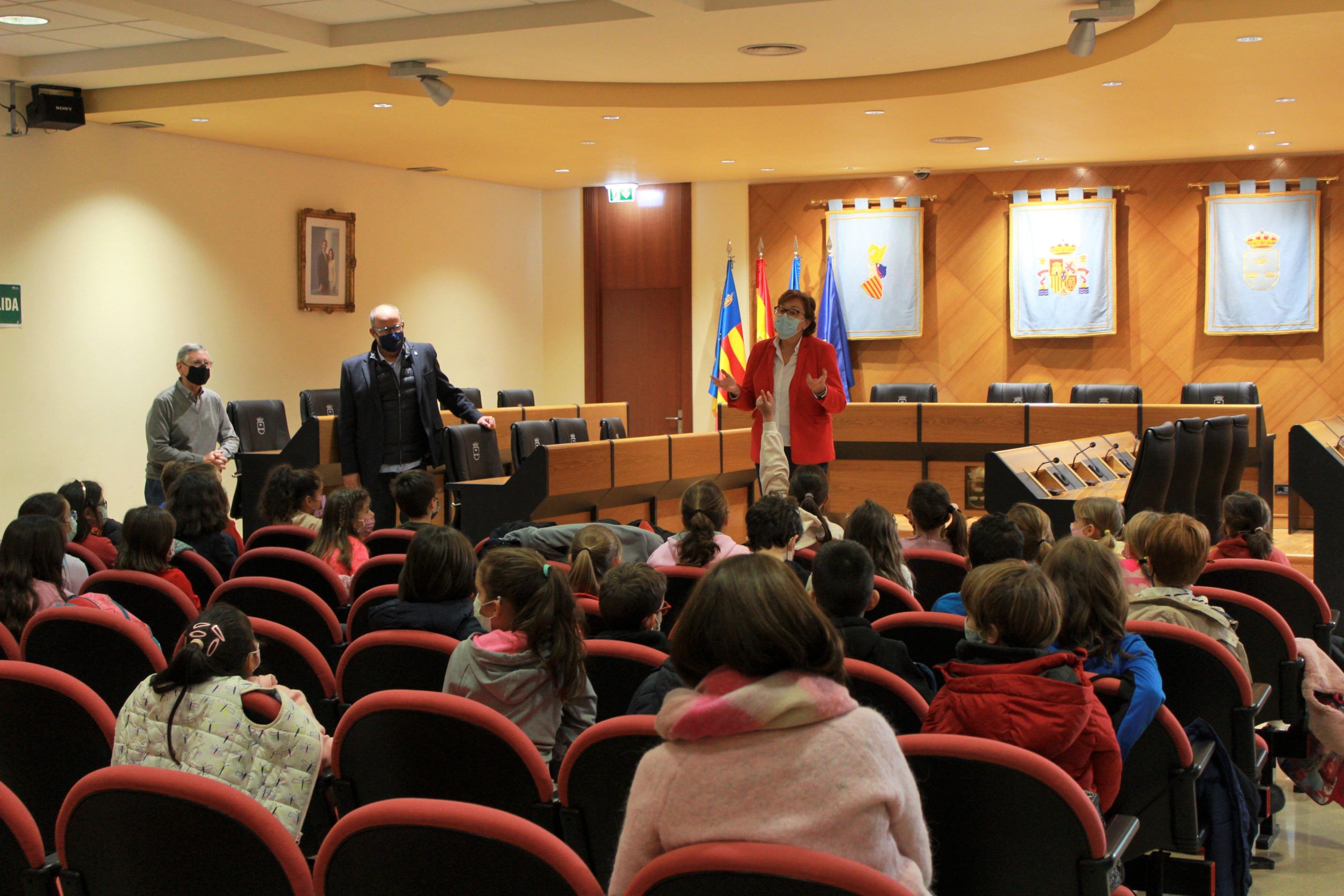 Alumnado de Primaria del CEIP Penyagolosa visita el  Ayuntamiento de Burriana