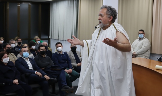 El presidente provincial, convertido en Platón