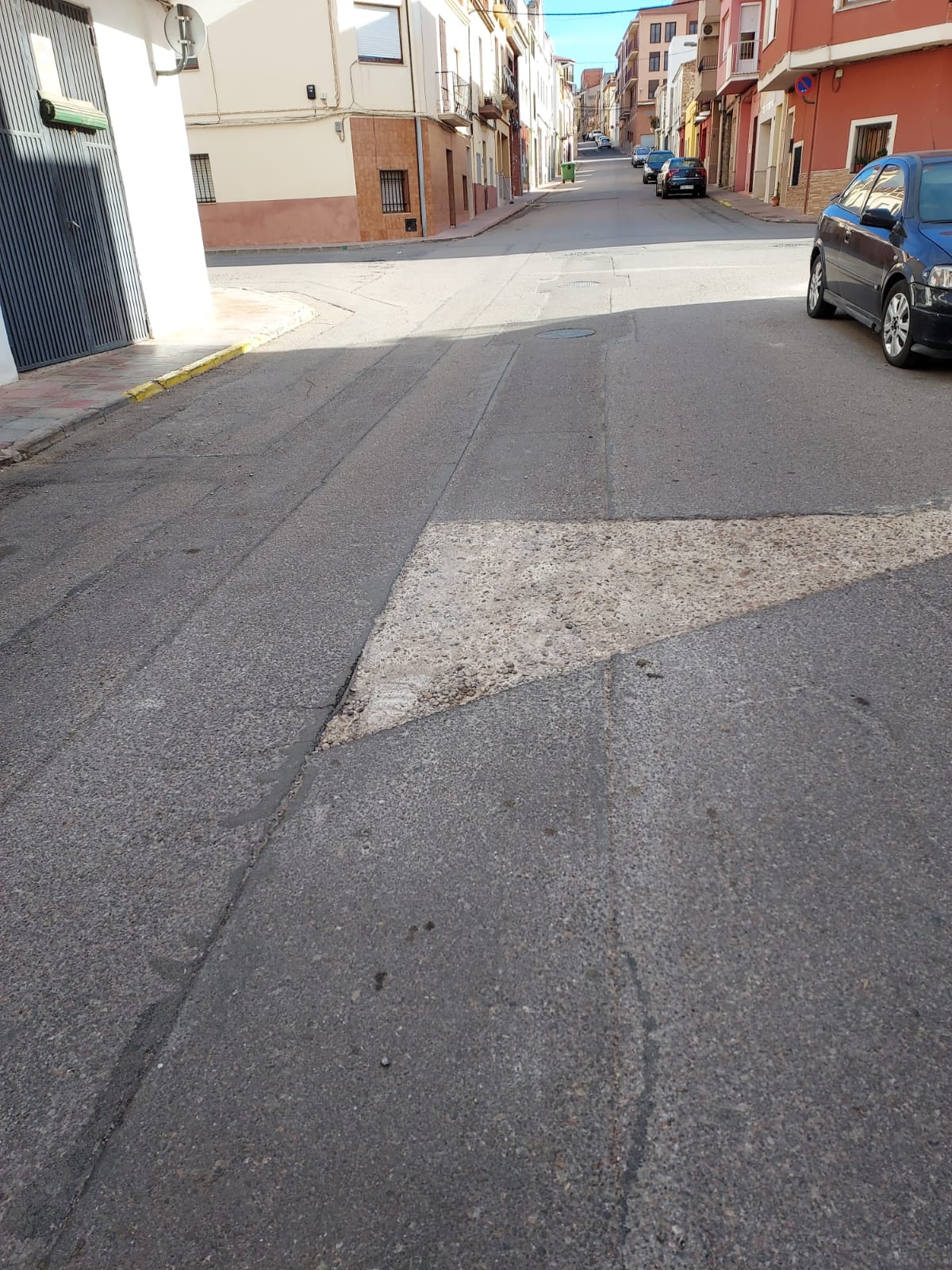 El PP de Cabanes reclama a la alcaldesa que «salga del despacho e invierta en asfaltados»