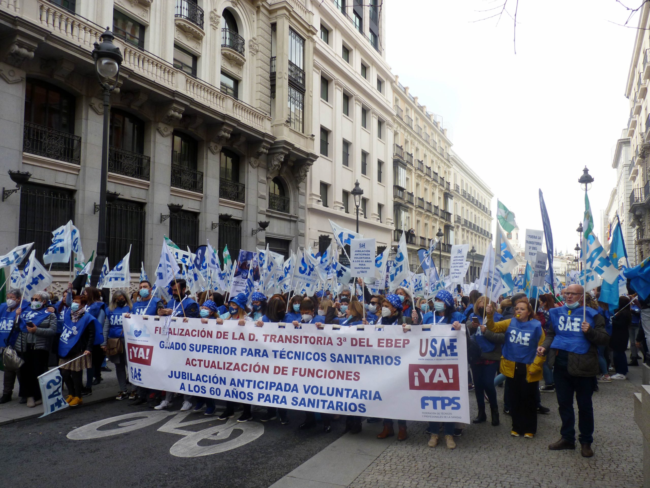 8.000 técnicos sanitarios de toda España se manifiestan en Madrid