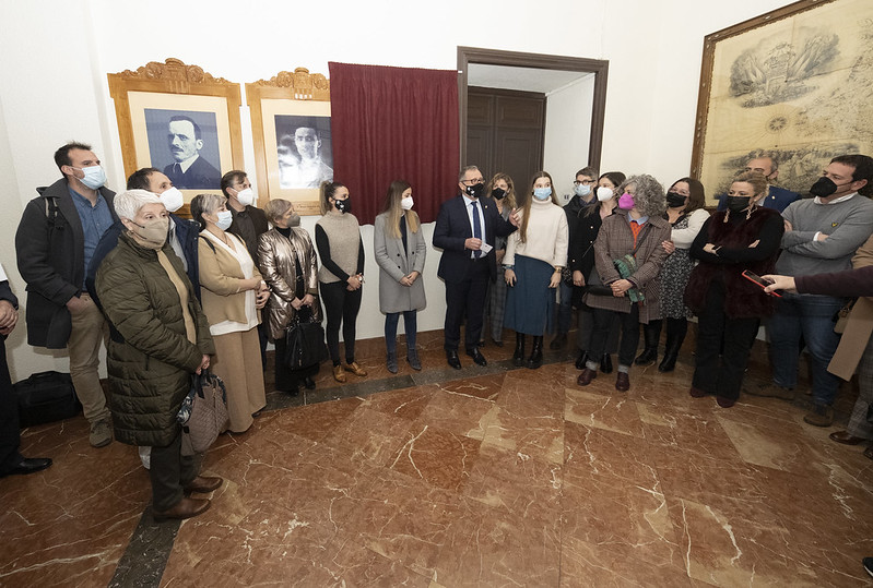 La Diputación de Castellón cuelga con honores en el vestíbulo de Presidencia el retrato del presidente fusilado José Hernández Merlo