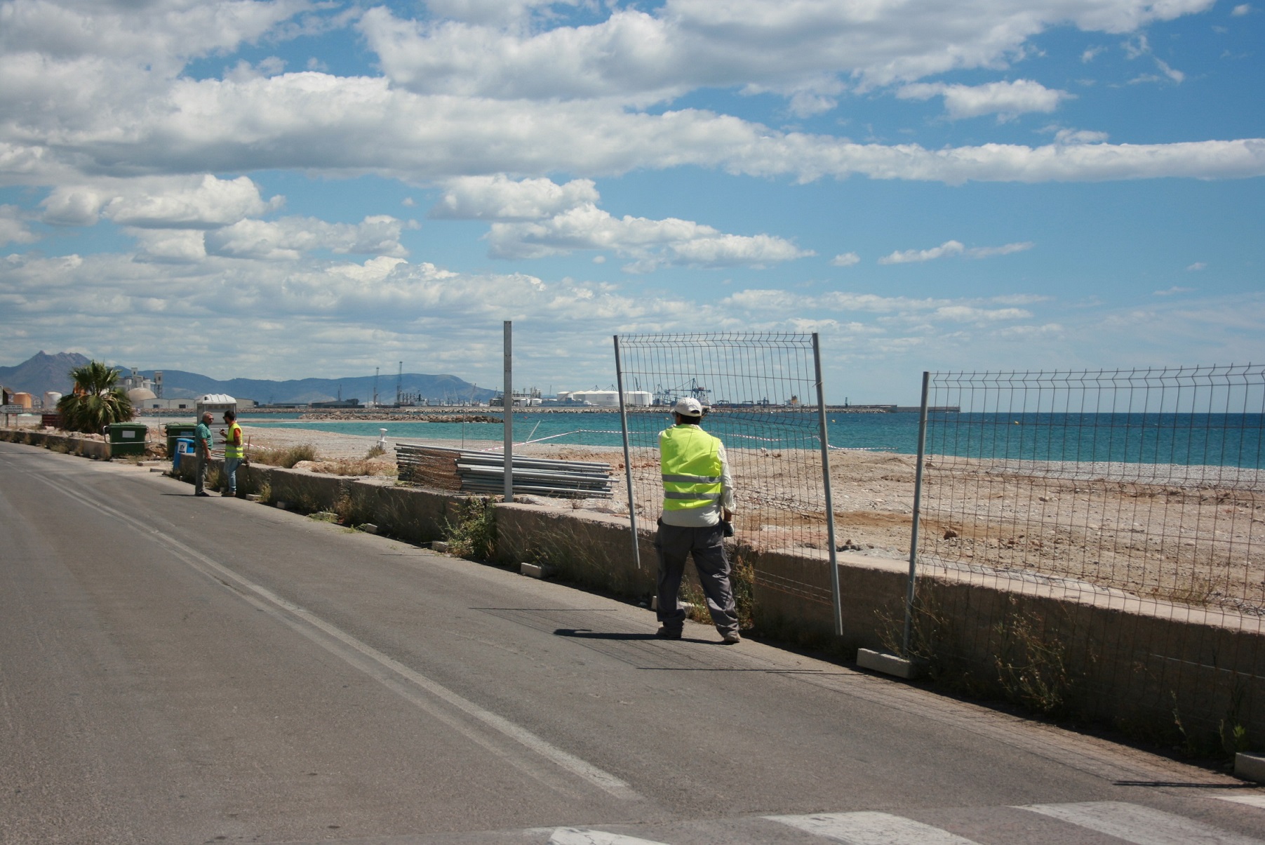 Almassora reclama al Puerto el proyecto definitivo para minimizar daños en la playa