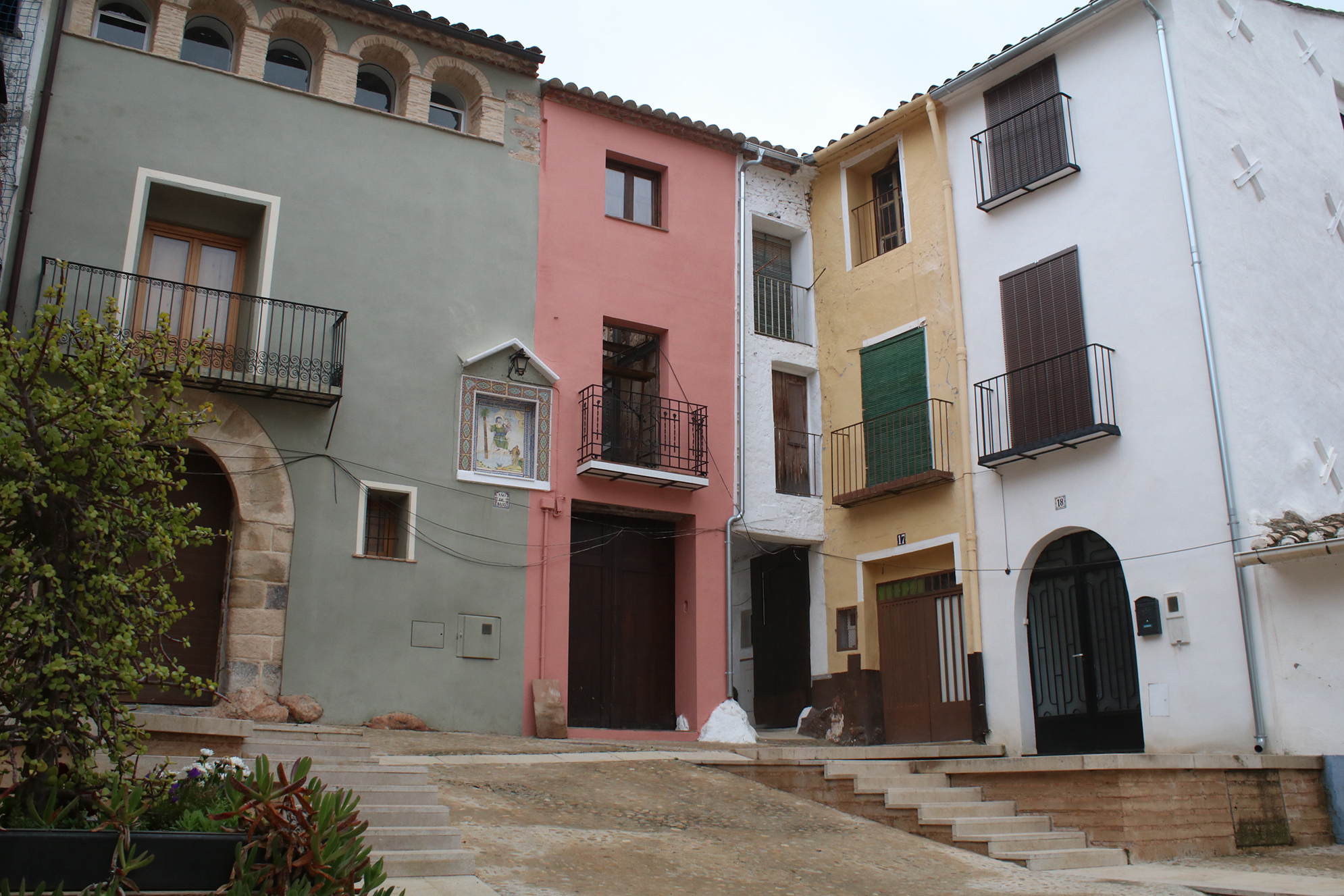 Onda embellece la plaza San Cristóbal con la reconstrucción de la fachada de una casa histórica