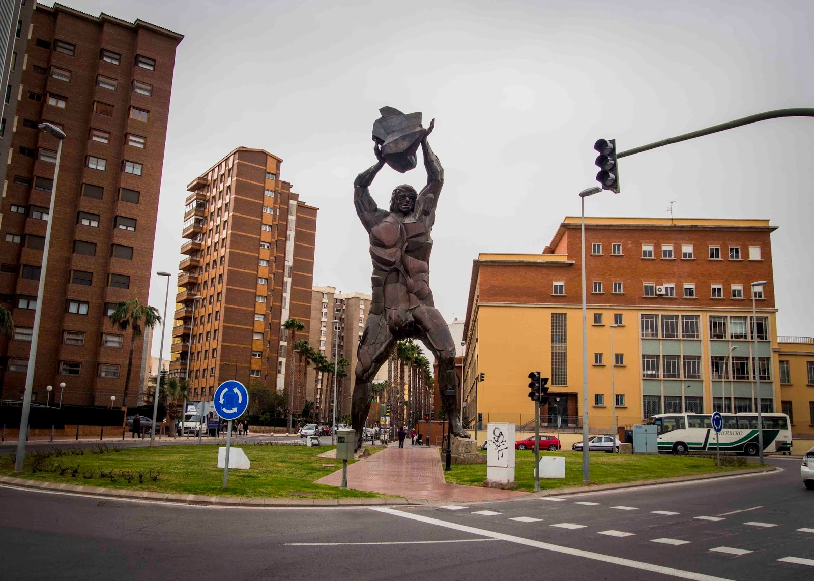 Hablamos de la figura de Tombatossals y de otros símbolos de la Magdalena con Santi Cortells