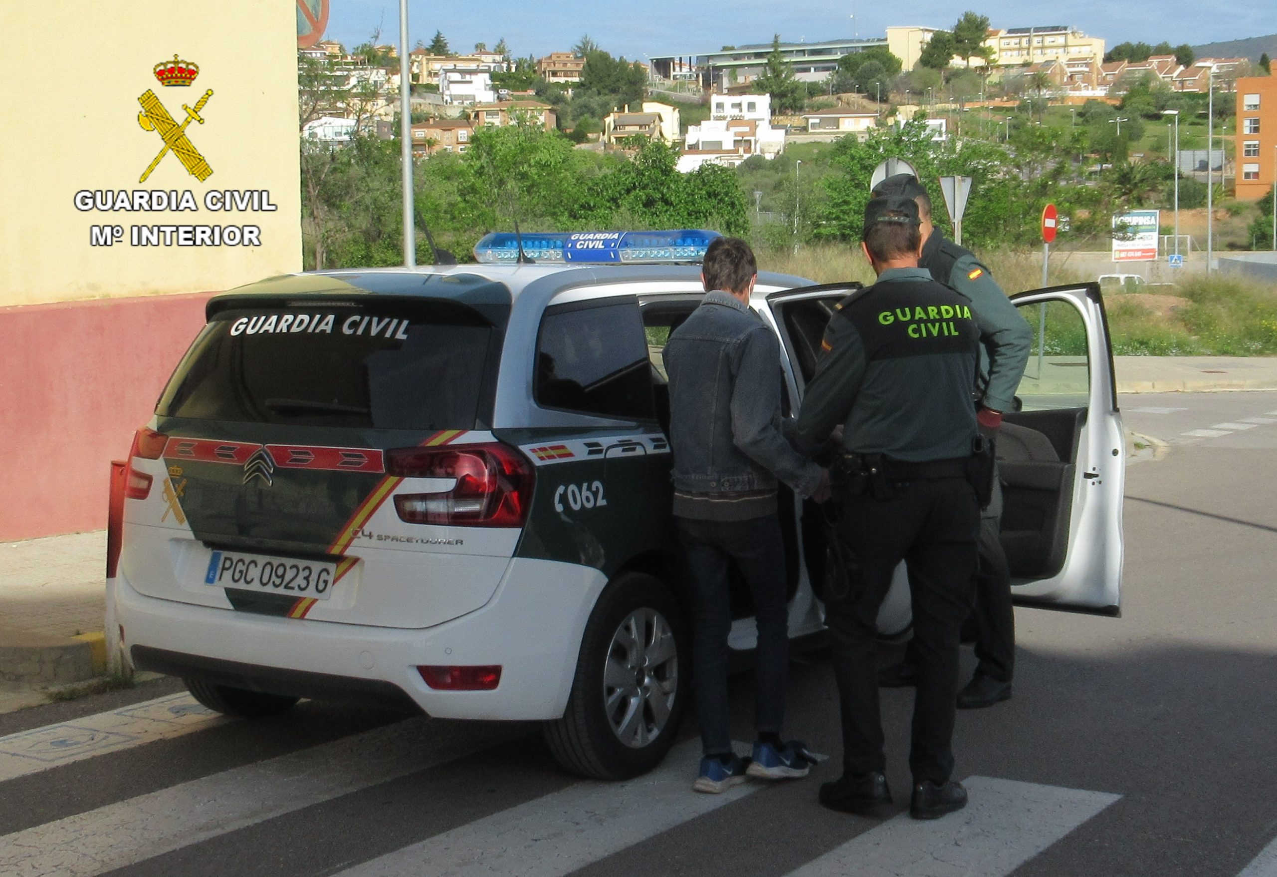 La Guardia Civil ha detenido seis personas implicadas en varios delitos cometidos durante la noche de San Juan en Benicàssim