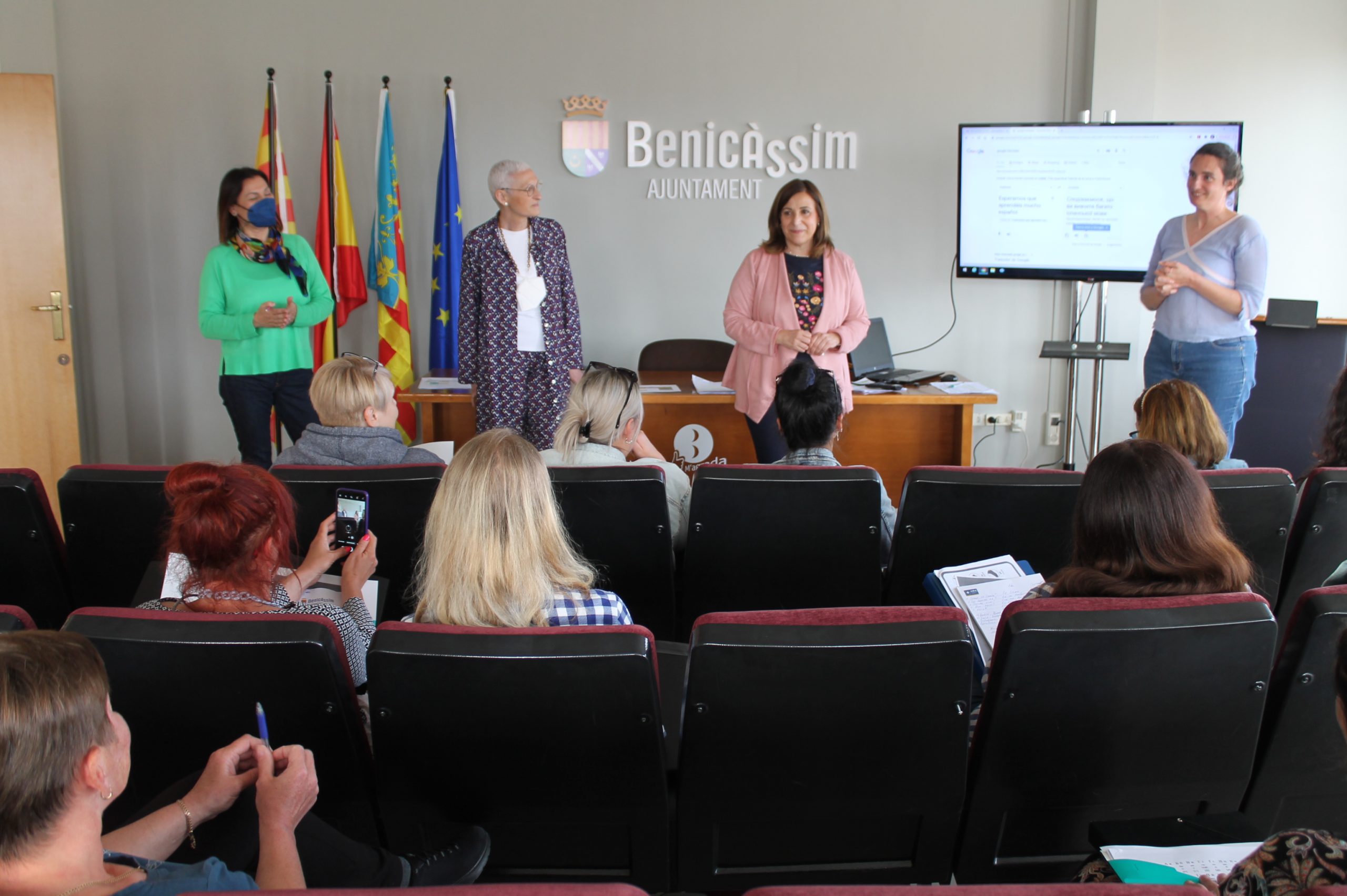 Benicàssim facilita la integración de los ucranianos acogidos en el municipio con cursos de español