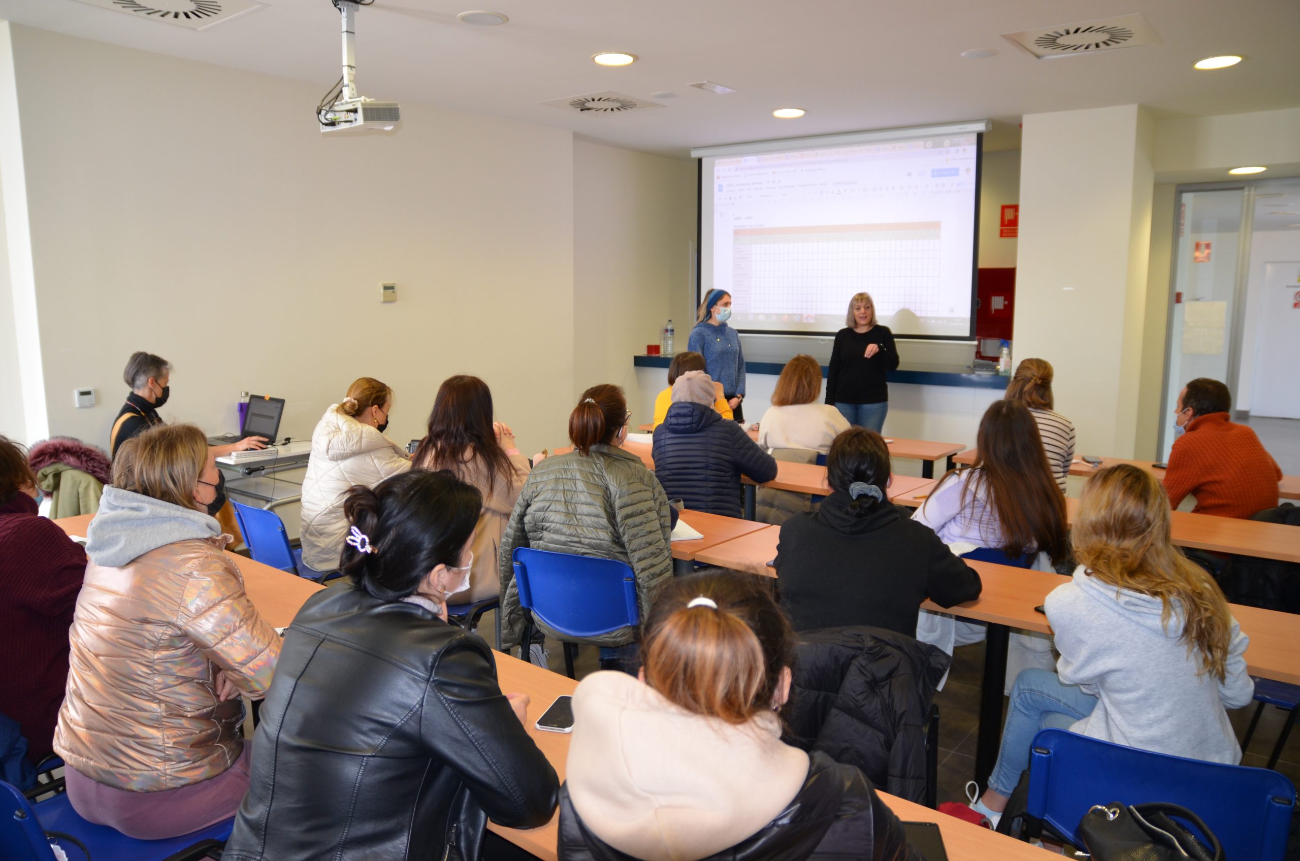 Oropesa del Mar promueve la integración de las refugiadas ucranianas con un curso intensivo de español