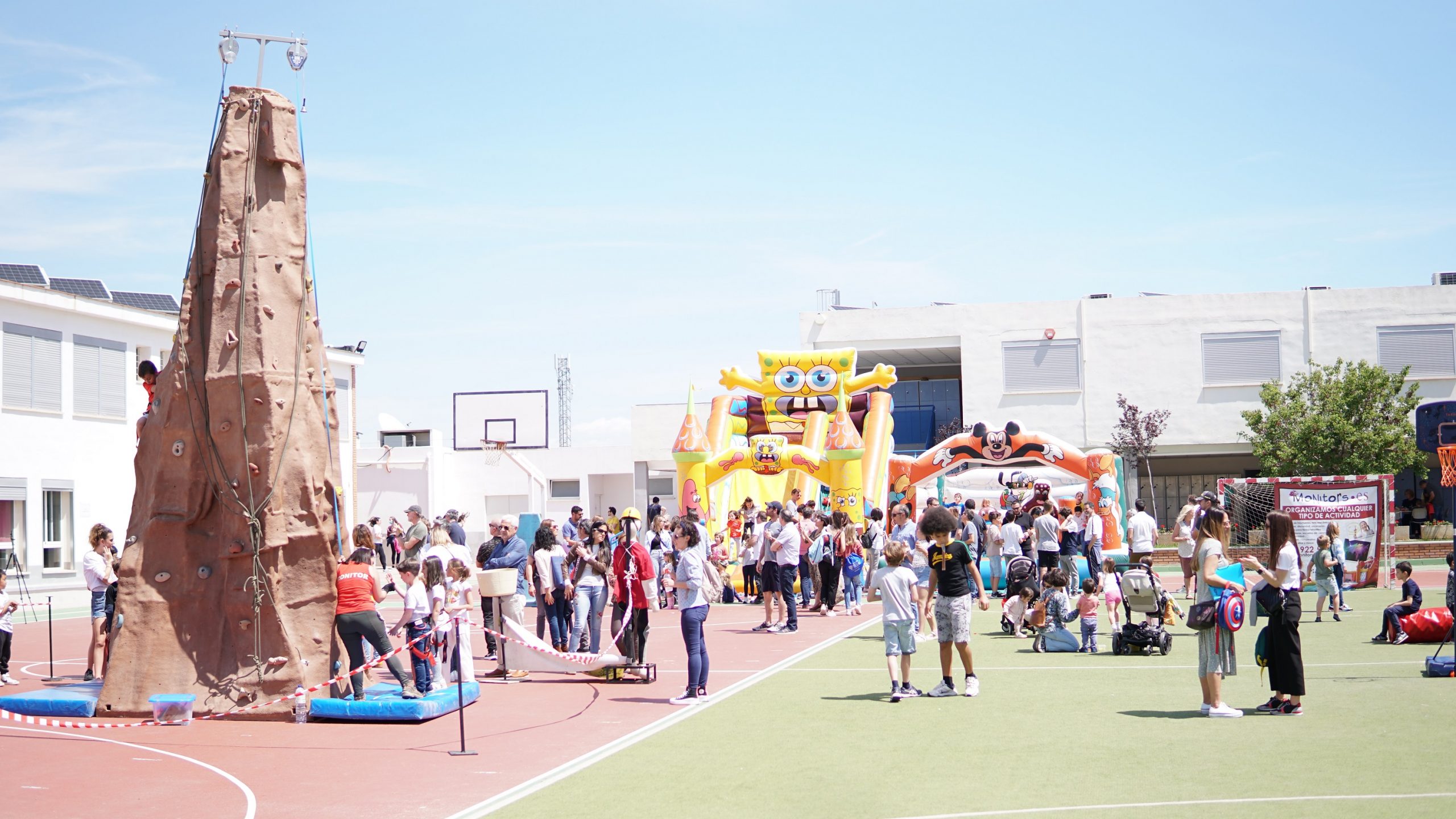 Benlloch destaca la importància del British School per a Vila-real i anuncia una futura col·laboració per a treballar en la internacionalització de la ciutat