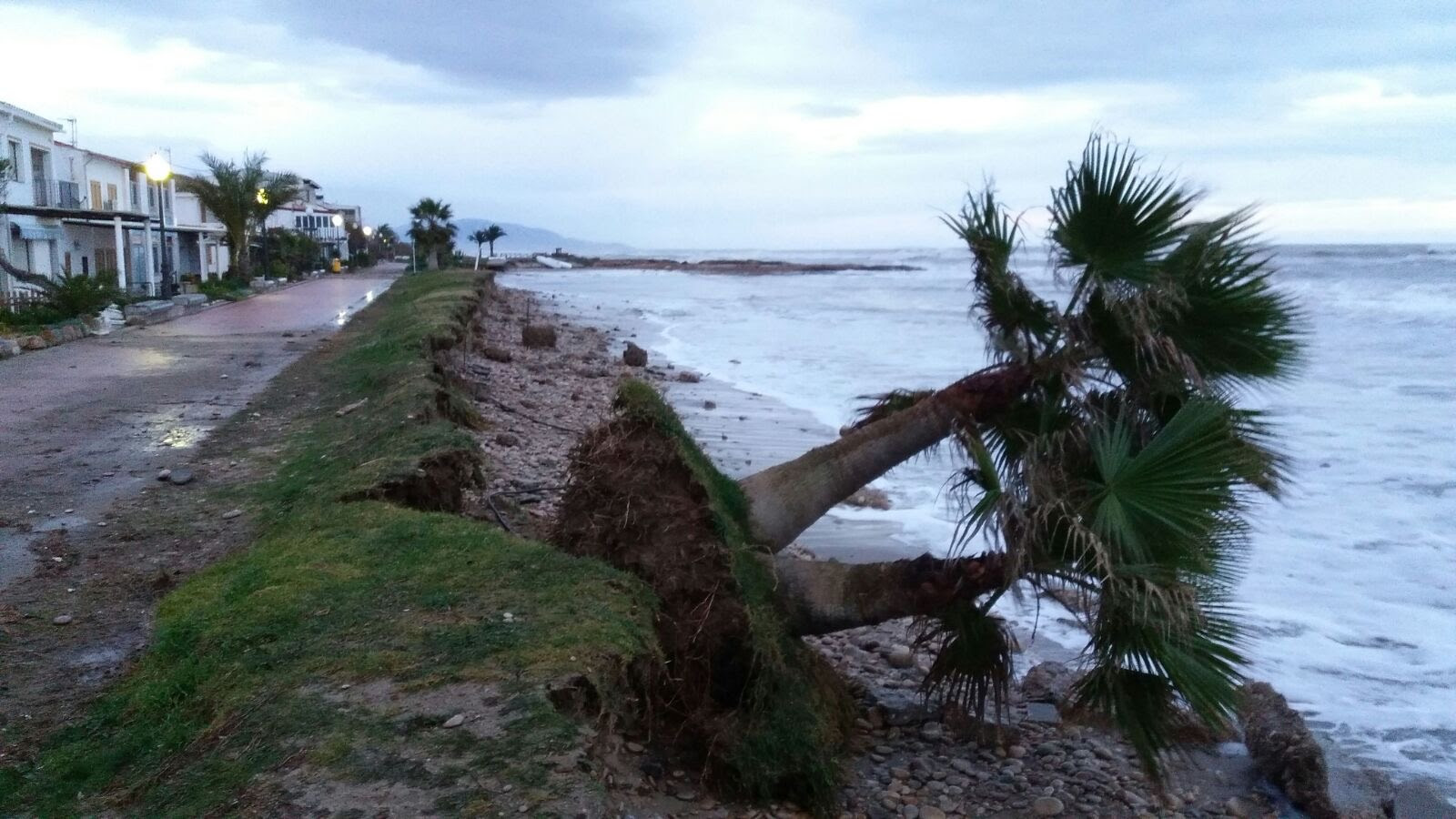 Mulet: «El Gobierno confirma que desde 2014 no ha analizado la grave situación de regresión de la playa de Cabanes»