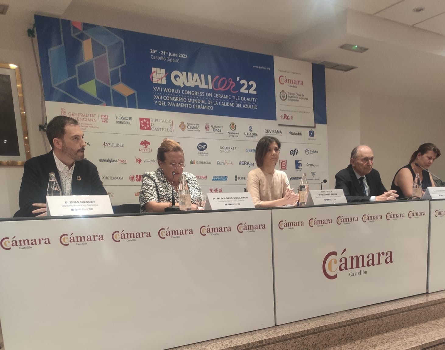 Ximo Huguet muestra su confianza en la capacidad del sector cerámico en materia de control térmico y ambiental de la provincia de Castellón