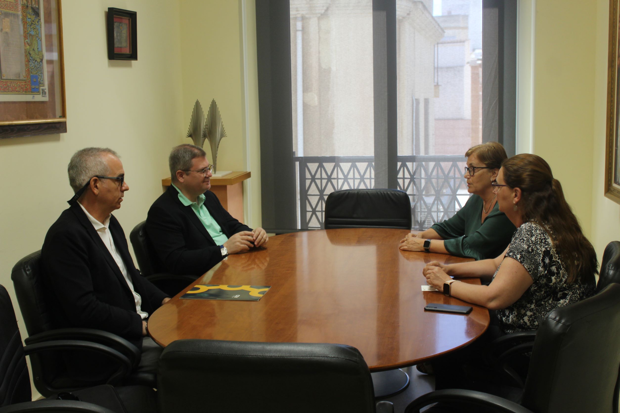 La alcaldesa de Borriana recibe a la patronal de Castellón