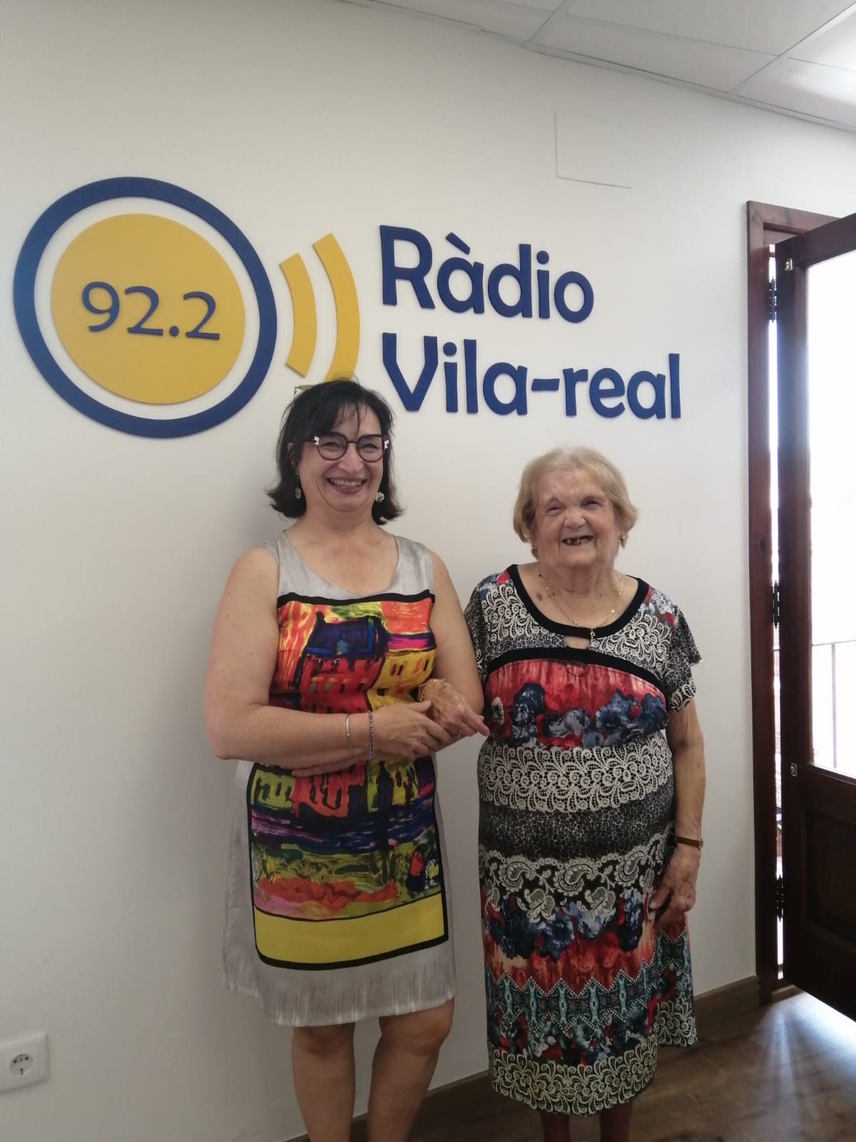 Entrevista a la maestra de Vila-real, Doña Pura; acompañada de la presidente de ADAVI, Inma Cerdá