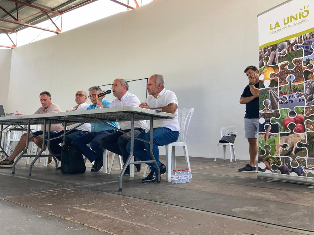 Pérez traslada a la Unió de Llauradors i Ramaders el apoyo de la Diputación de Castellón al sector del almendro