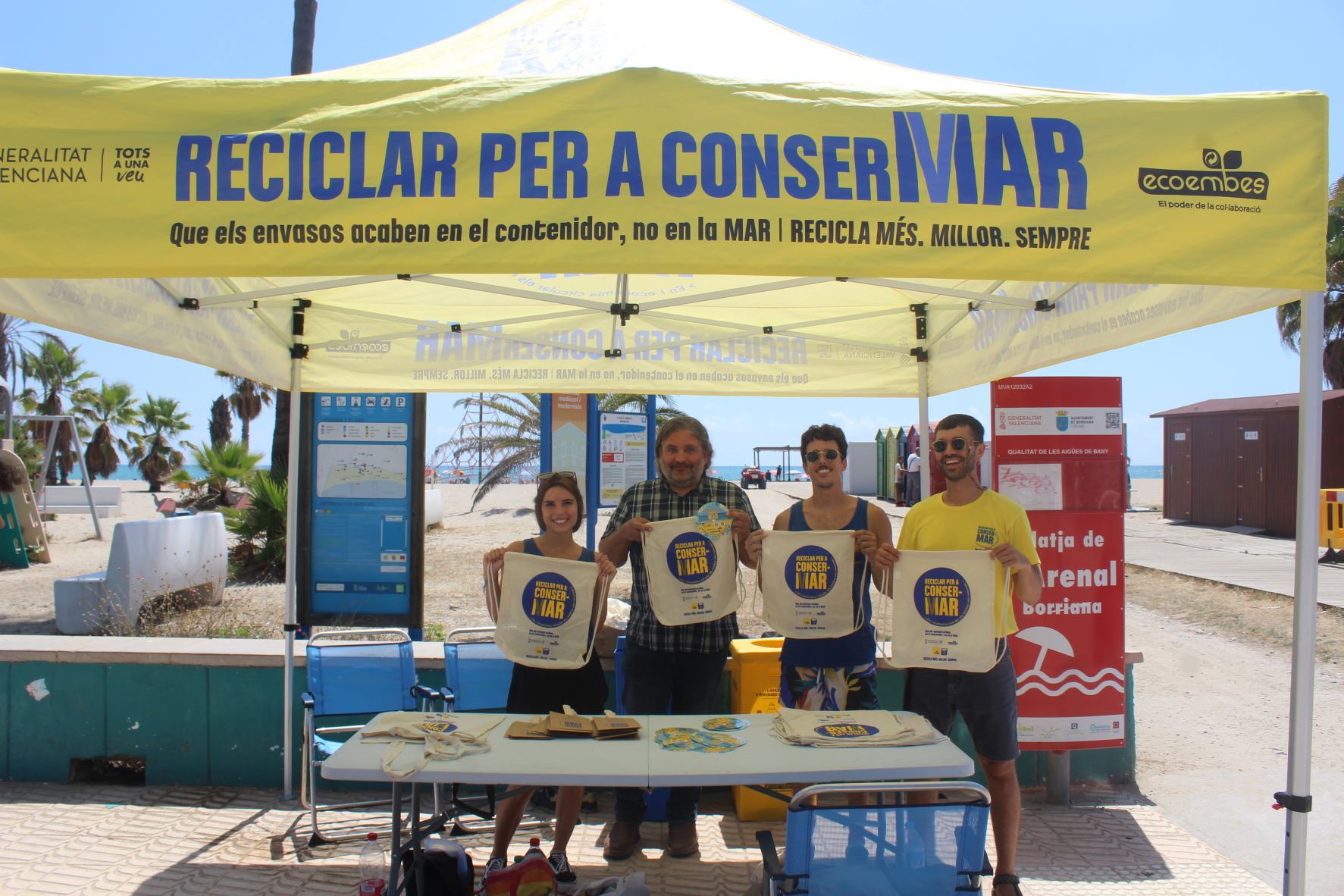La campaña ‘Reciclar para ConserMar’ llega a las playas de Borriana