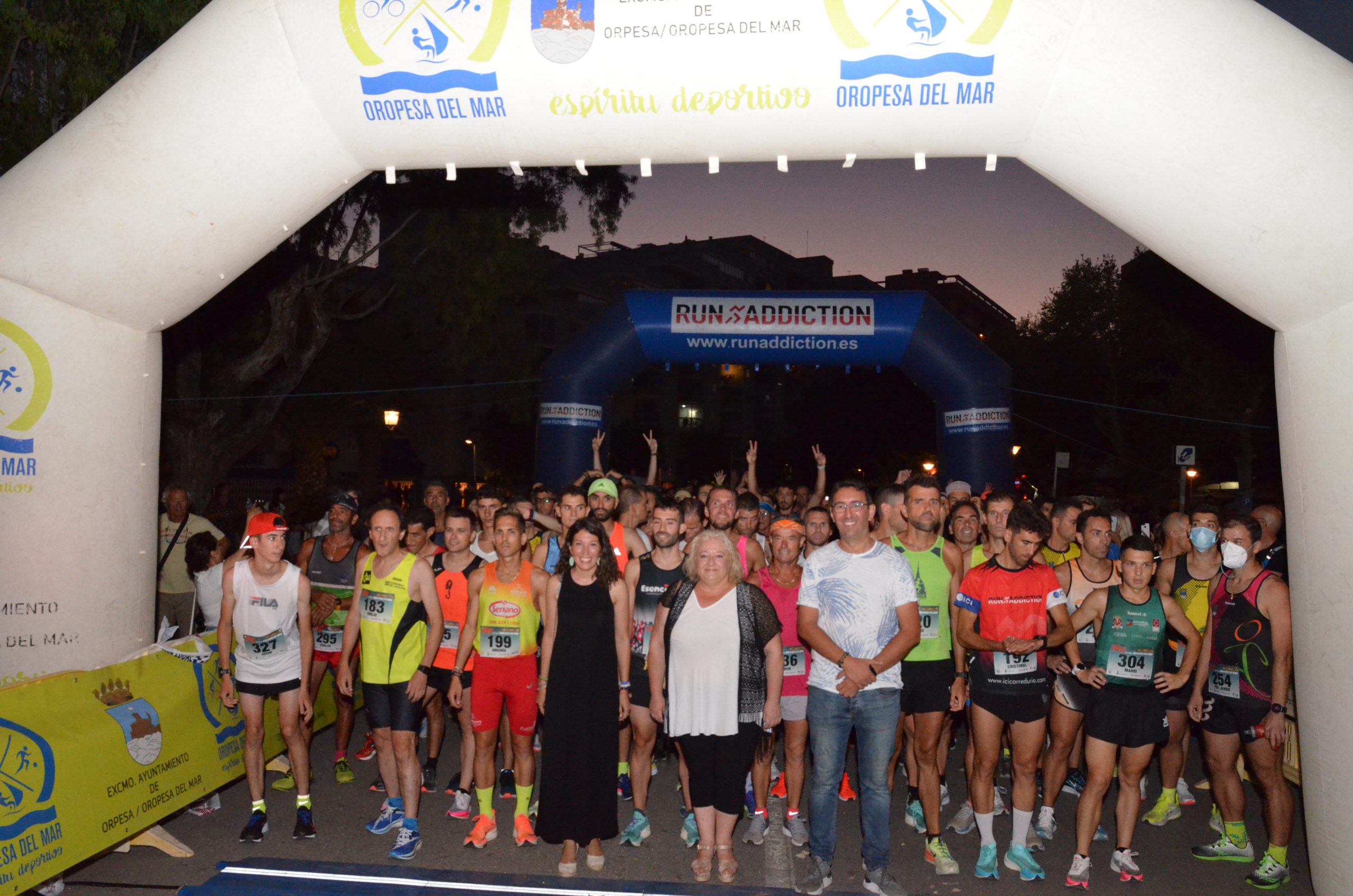 Amadeo Abal y Pilar Hernández suben a lo alto del podio en el 10k nocturno de Oropesa del Mar
