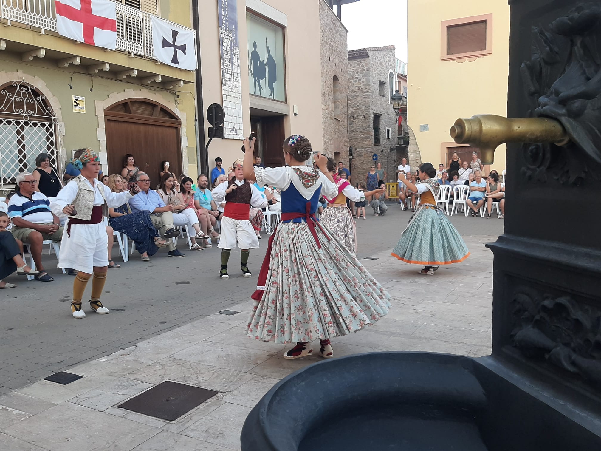 Oropesa del Mar celebra su tradicional Pregonet de Sant Jaume al ritmo de bailes tradicionales
