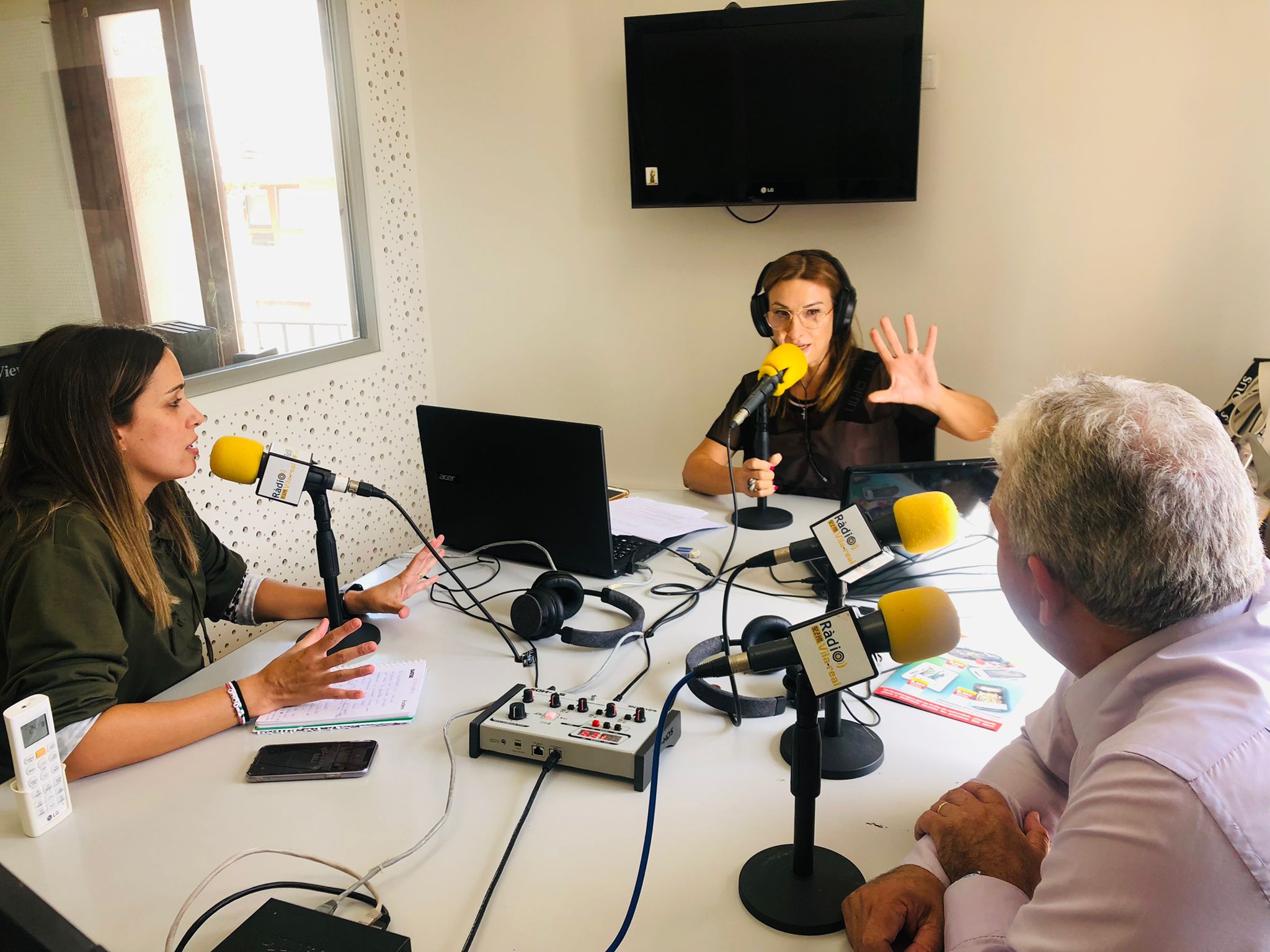 Noemí del Río, presidenta de l’associació de persones sordes de Vila-real, Apesovil, ens visita per a parlar-nos de futbol