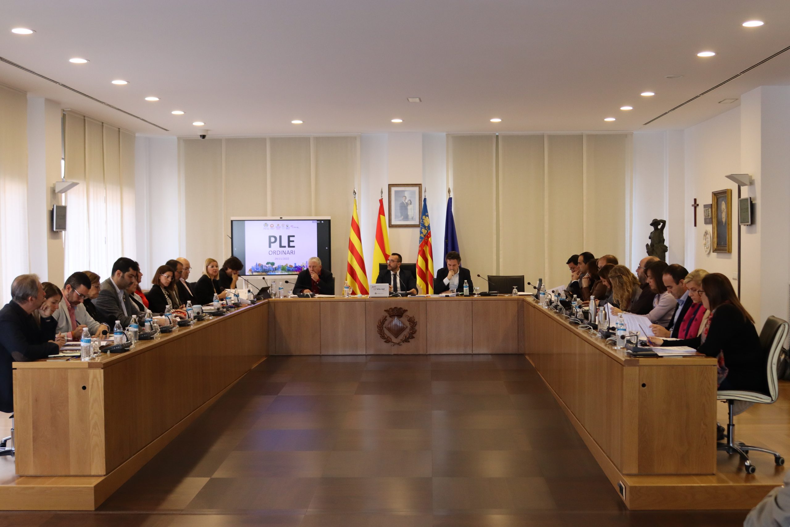 Ràdio Vila-real analitza hui el ple ordinari de Vila-real que aprova concedir la Medalla d’Or a Porcelanosa,‘Quique’ i Carmelites, aquest últim amb polèmica, i el títol de Fill Predilecte a Diego Dualde