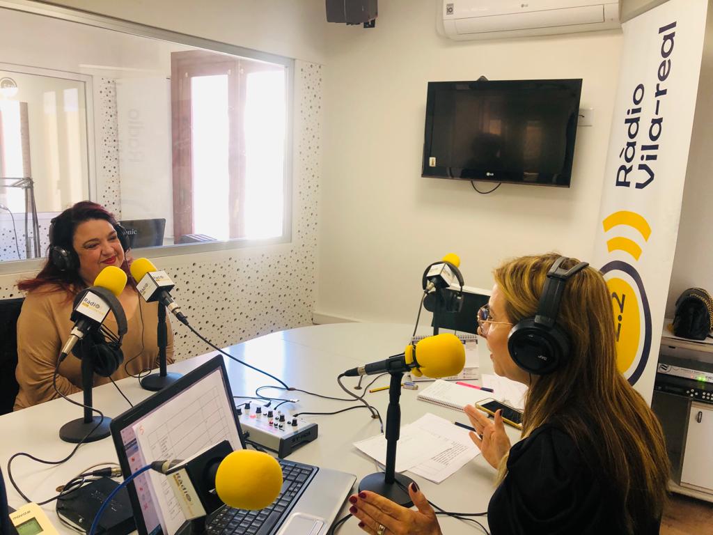 🔮Desiré López, vident i responsable de la tenda esotèrica de Vila-real ‘El deseo de la luna’, ens explica que podem trobar a aquest espai i ens fa un pronóstic del 2024, a més de donar-nos uns consells per a llevar-nos les males energies de damunt