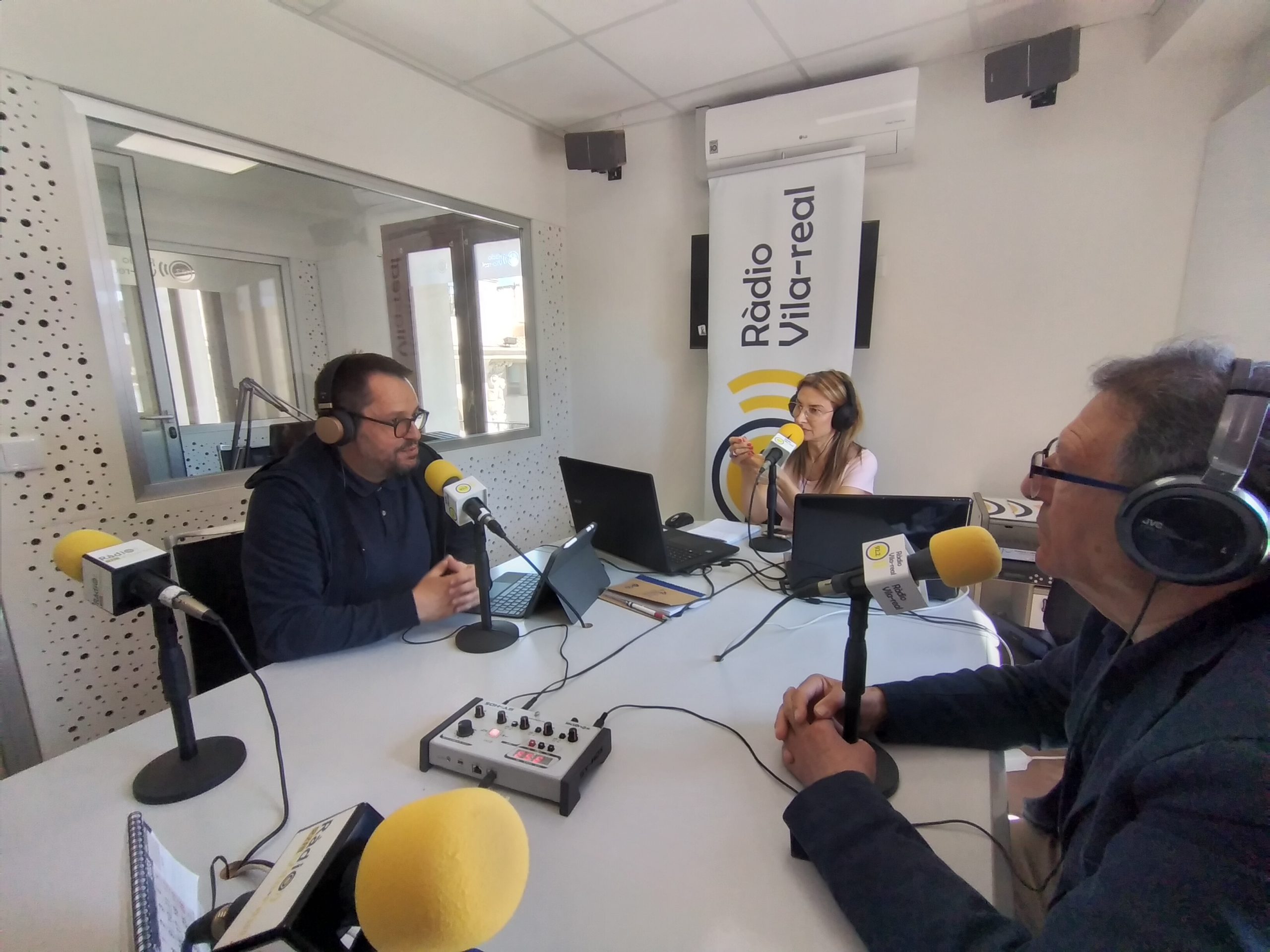 Entrevista a Paco Bielsa, President Castelló Contra el Càncer i Agustín Santos Serra cap de Radiofísica de l’Hospital Provincial