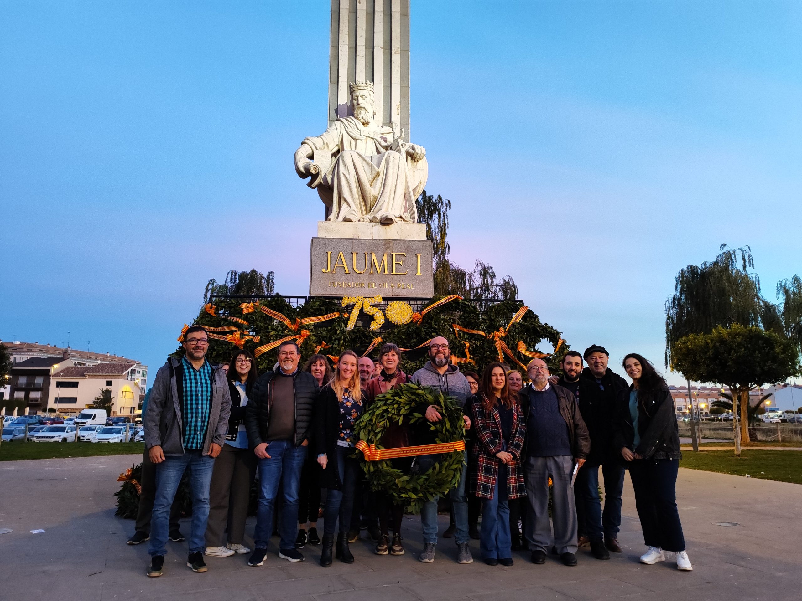 Compromís per Vila-real celebra la seua pròpia ofrena a Jaume I com a protesta per la decisió de Benlloch d’avalar la publicació del llibre escrit per Jacinto Heredia