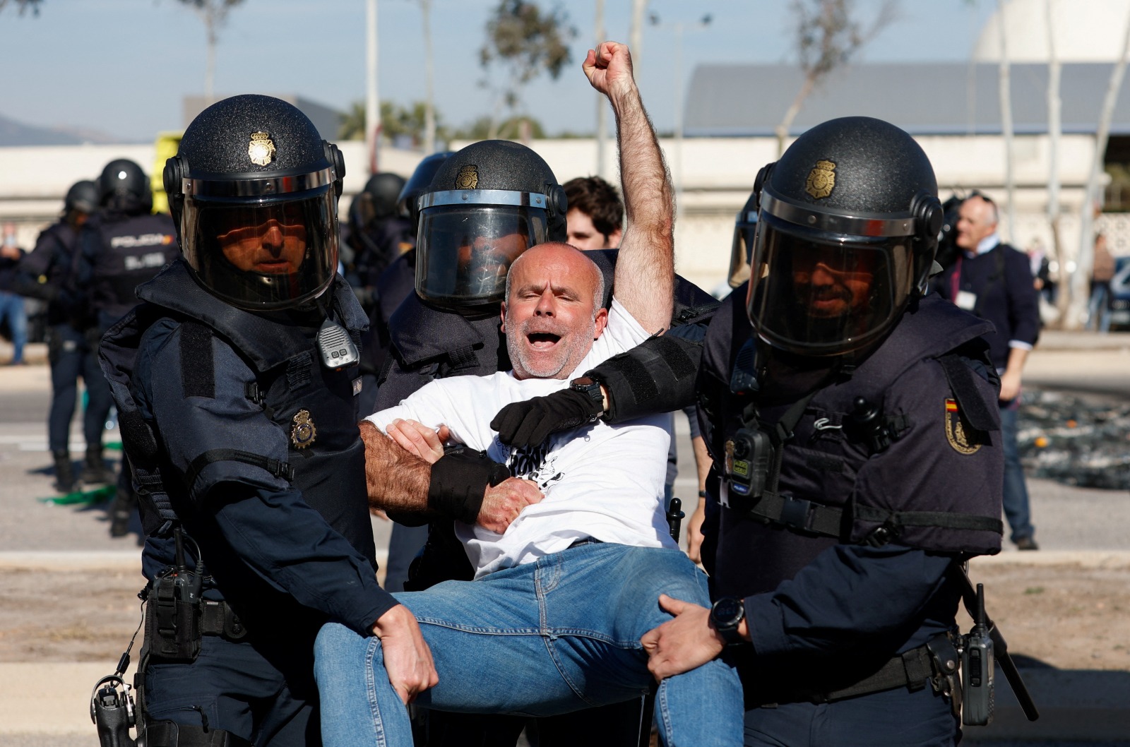 LA UNIÓ sol·licita la dimissió de la subdelegada del Govern, Antonia García Valls, per l’actuació desmesurada de la policia i impedir també l’accés dels tractors al port