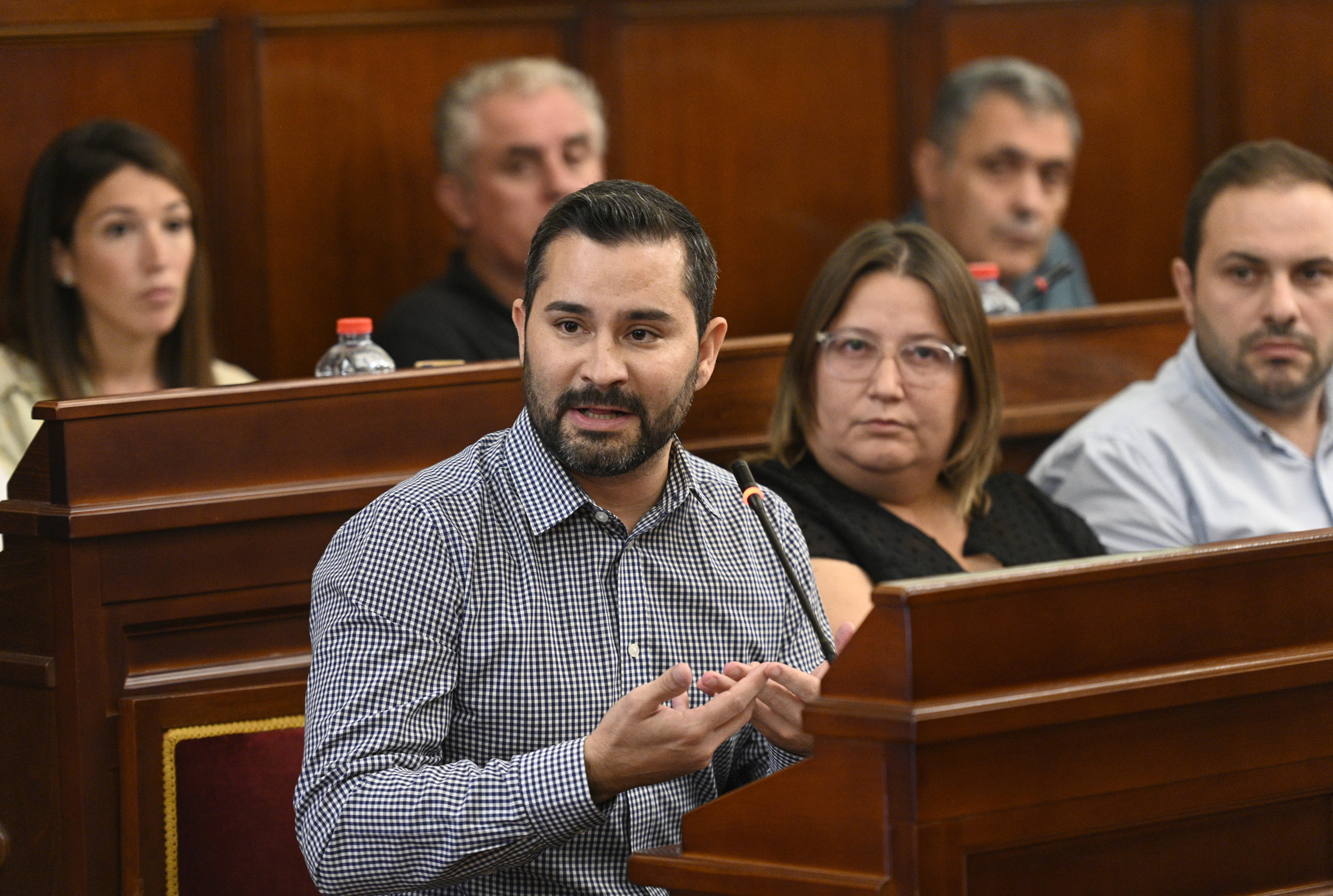 Barrachina dona l’esquena a la ceràmica: “Sabia que tindria 39 milions d’euros en romanents i no ha dedicat ni un sol euro per a les empreses”