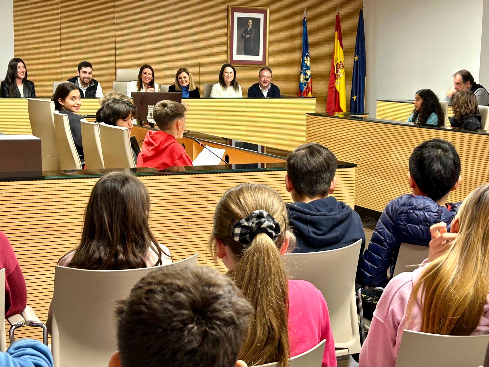 Almassora celebra dos plens infantils amb escolars de tots els col·legis