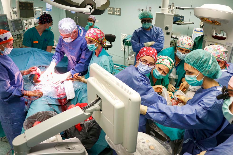 La Fe intervé amb èxit un tumor en una bebé que encara estava en període de gestació