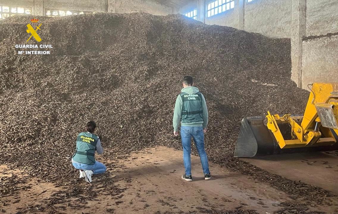 La Guàrdia Civil deté a Vinaròs a quatre persones per introduir en el mercat de manera il·lícita més de 37 tones d’olives i garrofes