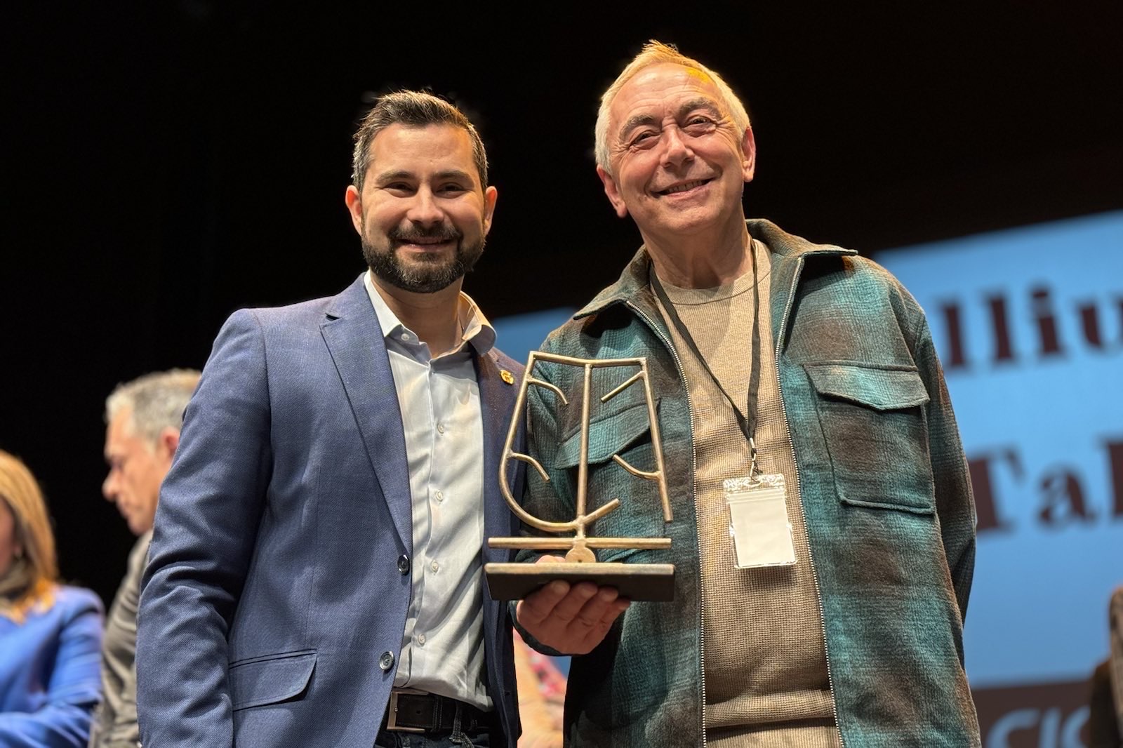 L’Ajuntament de l’Alcora rep el premi ‘Taules’  pel seu suport al teatre amateur