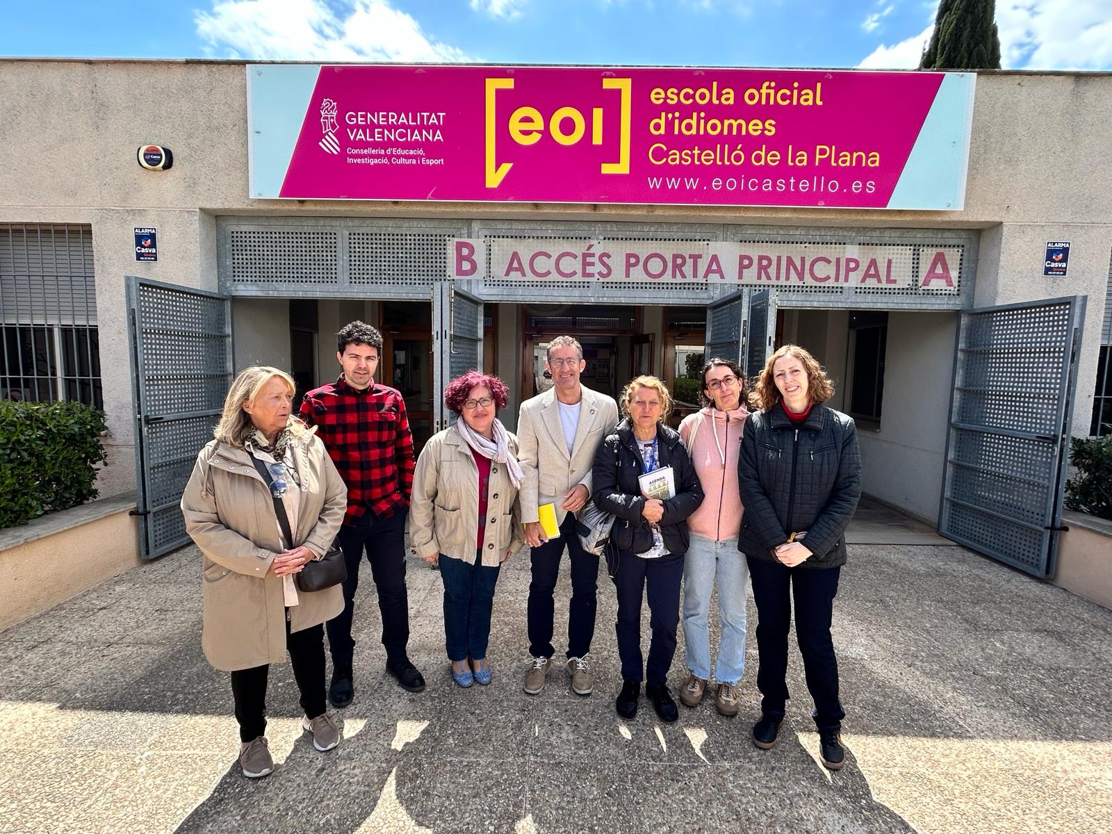 El PSPV de Castelló es reuneix amb el professorat afectat per les retallades del PP de Mazón en l’oferta lingüística de l’EOI