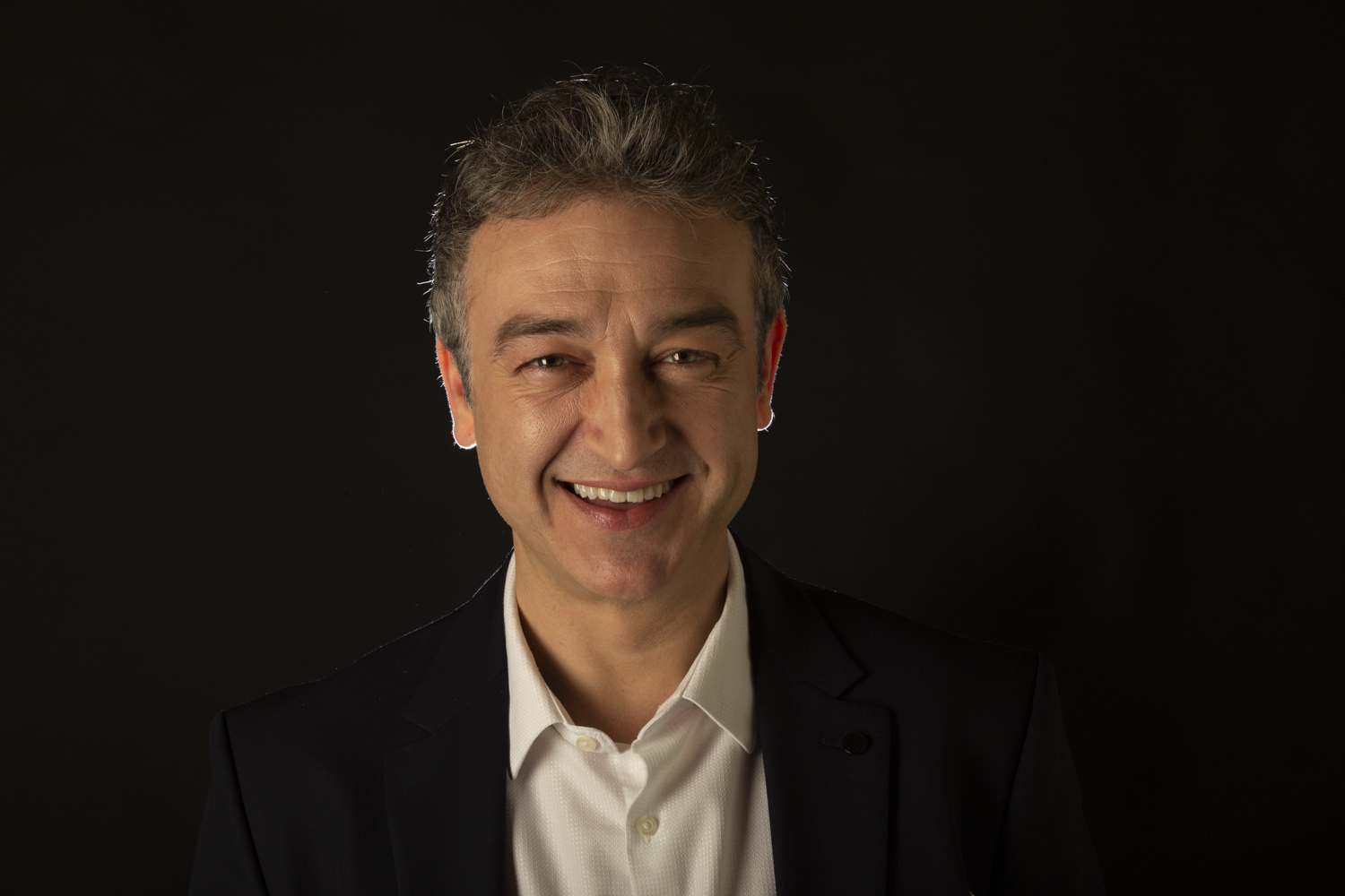 Sergio Caballero,  el mestre de cerimònies que requereix una vetllada màgica El pianista Pascual Gimeno ha estat l’encarregat de dur a terme arranjaments en algunes de les peces musicals que  s’interpretaran al Vila-real Talent 2024