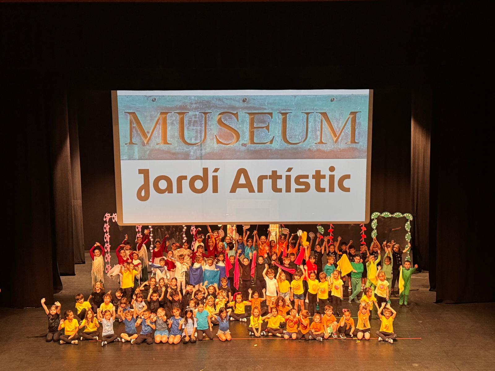 Més de 170 alumnes del Centre Municipal de les Arts de Burriana, protagonistes de l'espectacle del Jardí Artístic