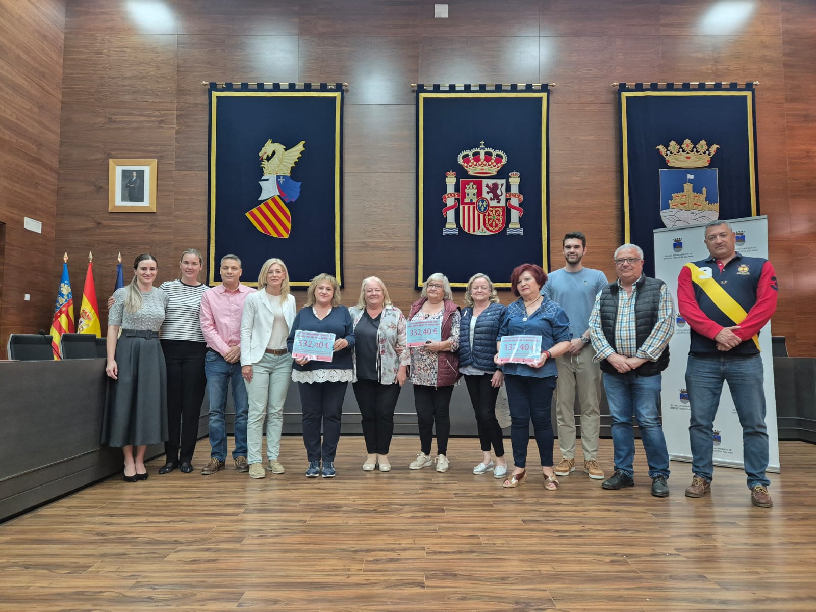 Orpesa entrega els xecs solidaris a tres associacions locals que van col·laborar durant  la XI Cursa de la Dona