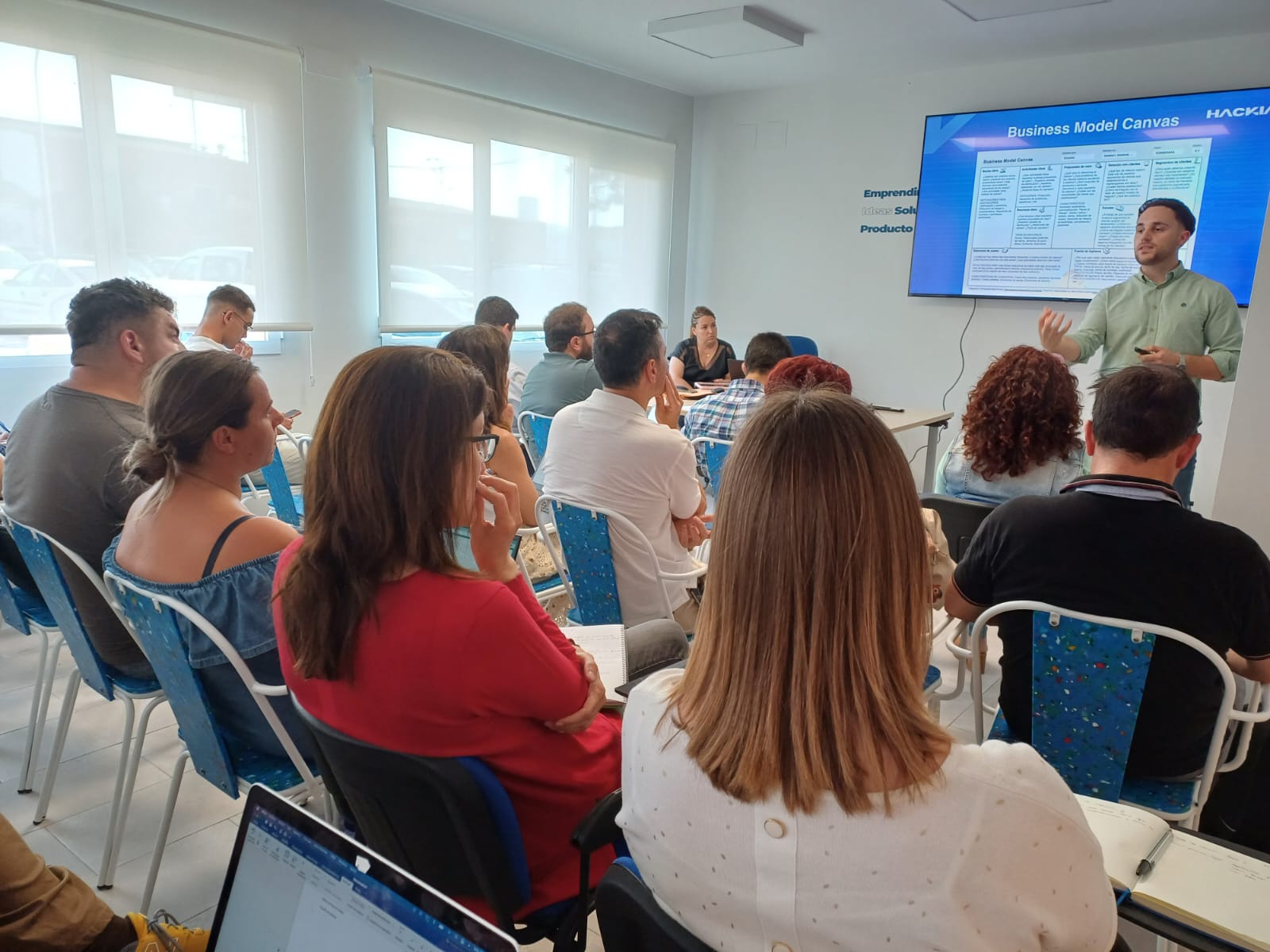 El Centre d’emprenedoria i cotreball ‘Onda Genera’ impulsa el creixement empresarial de 154 veïns