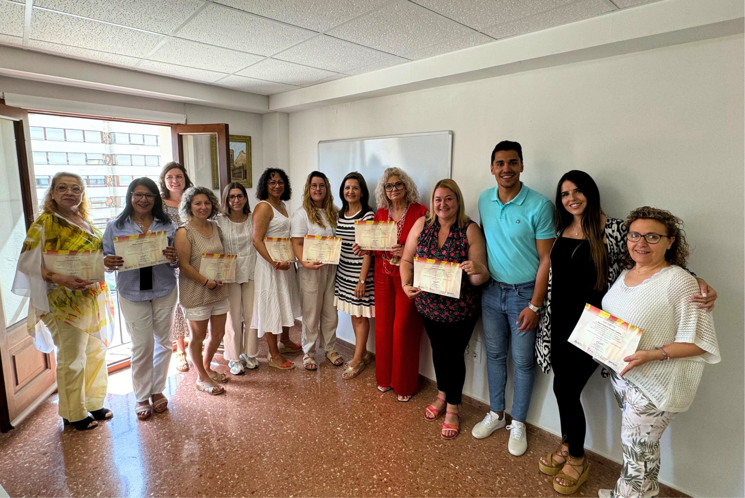 Normalització Lingüística convoca una nova edició dels cursos de valencià gratuïts per a pares i mares i nouvinguts