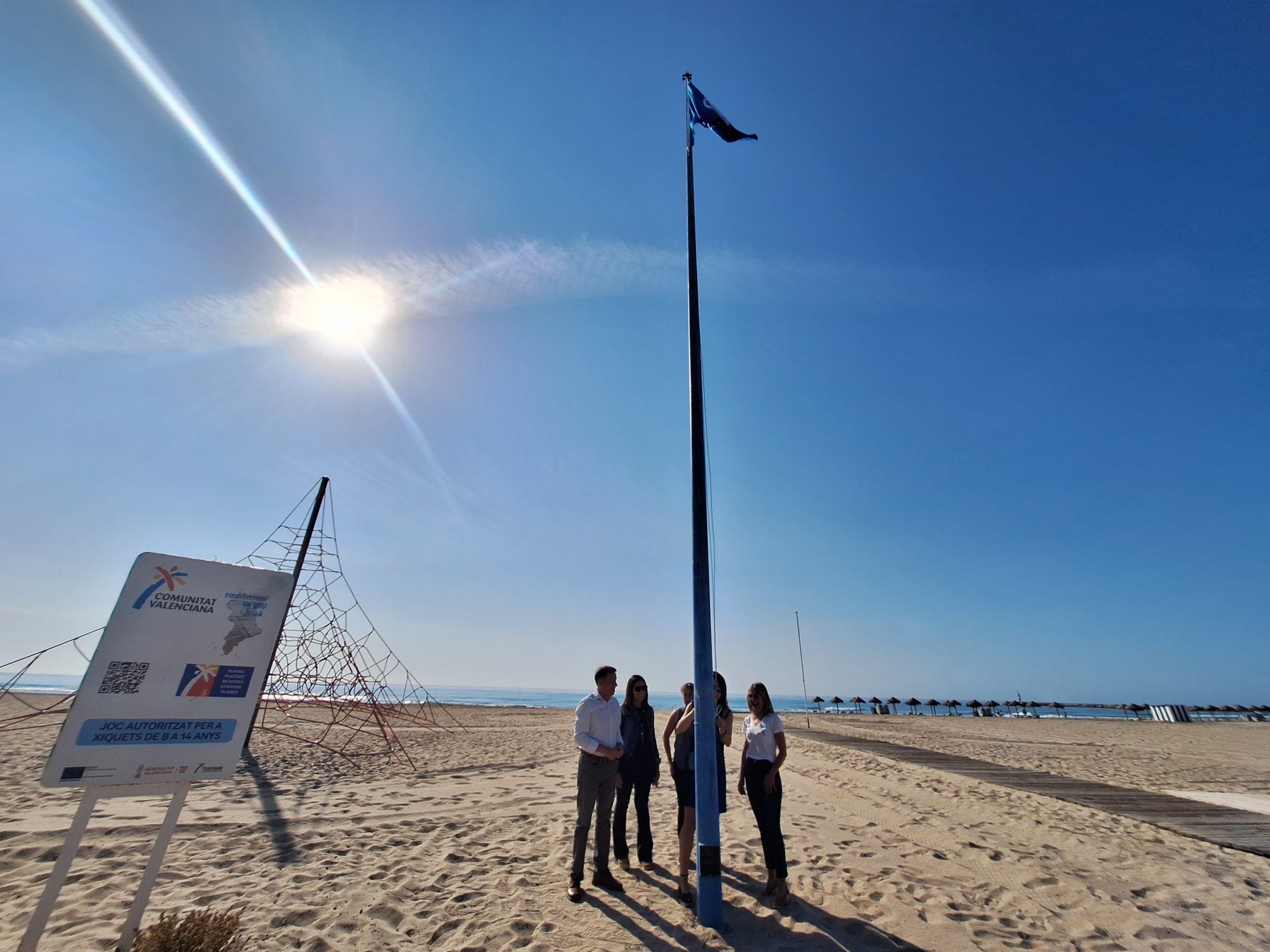 Les Banderes Blaves ja onegen a les platges de Burriana