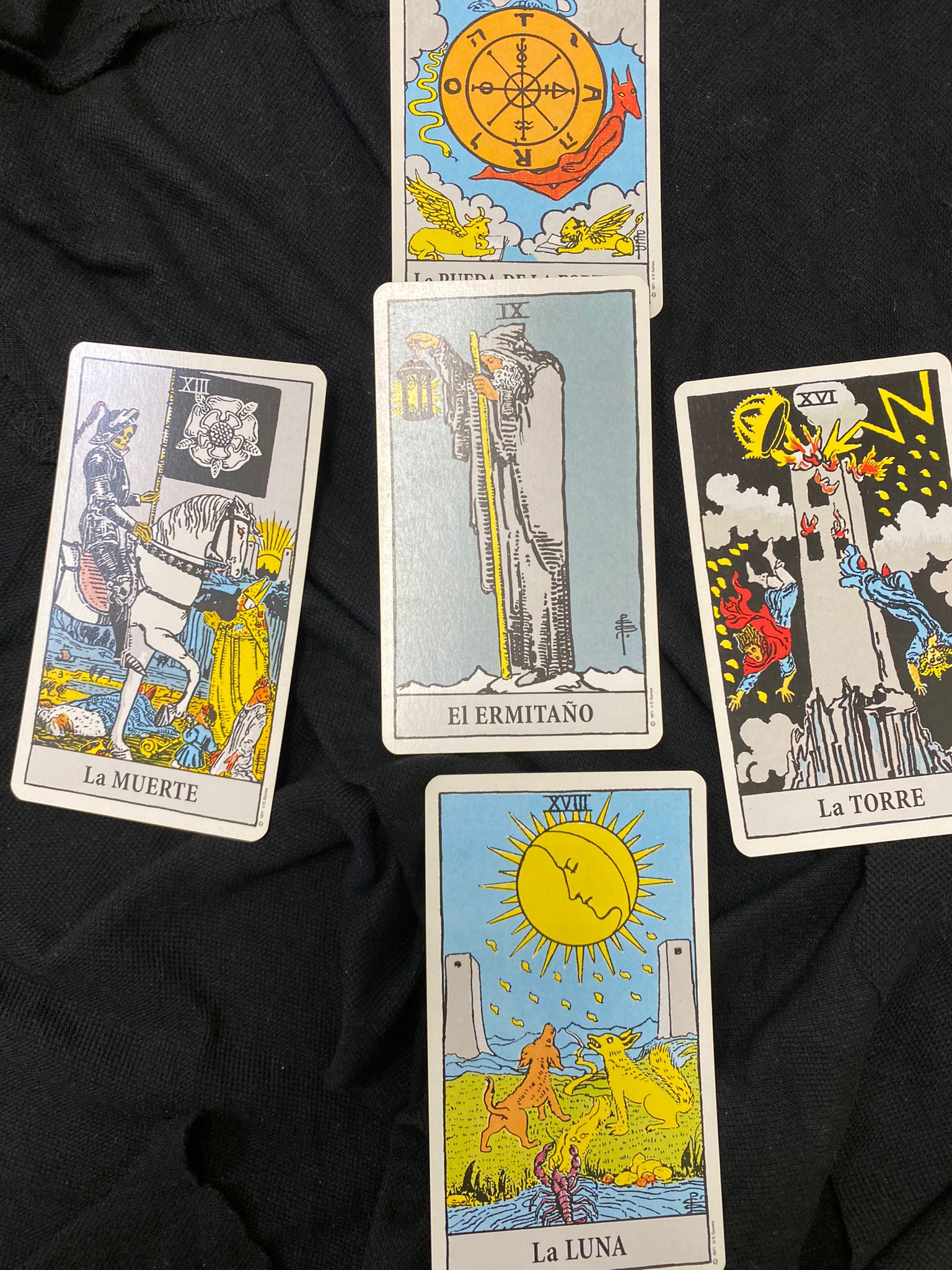 Hui el professor Santi Cortells, ens parla del «tarot i la cartomancia»