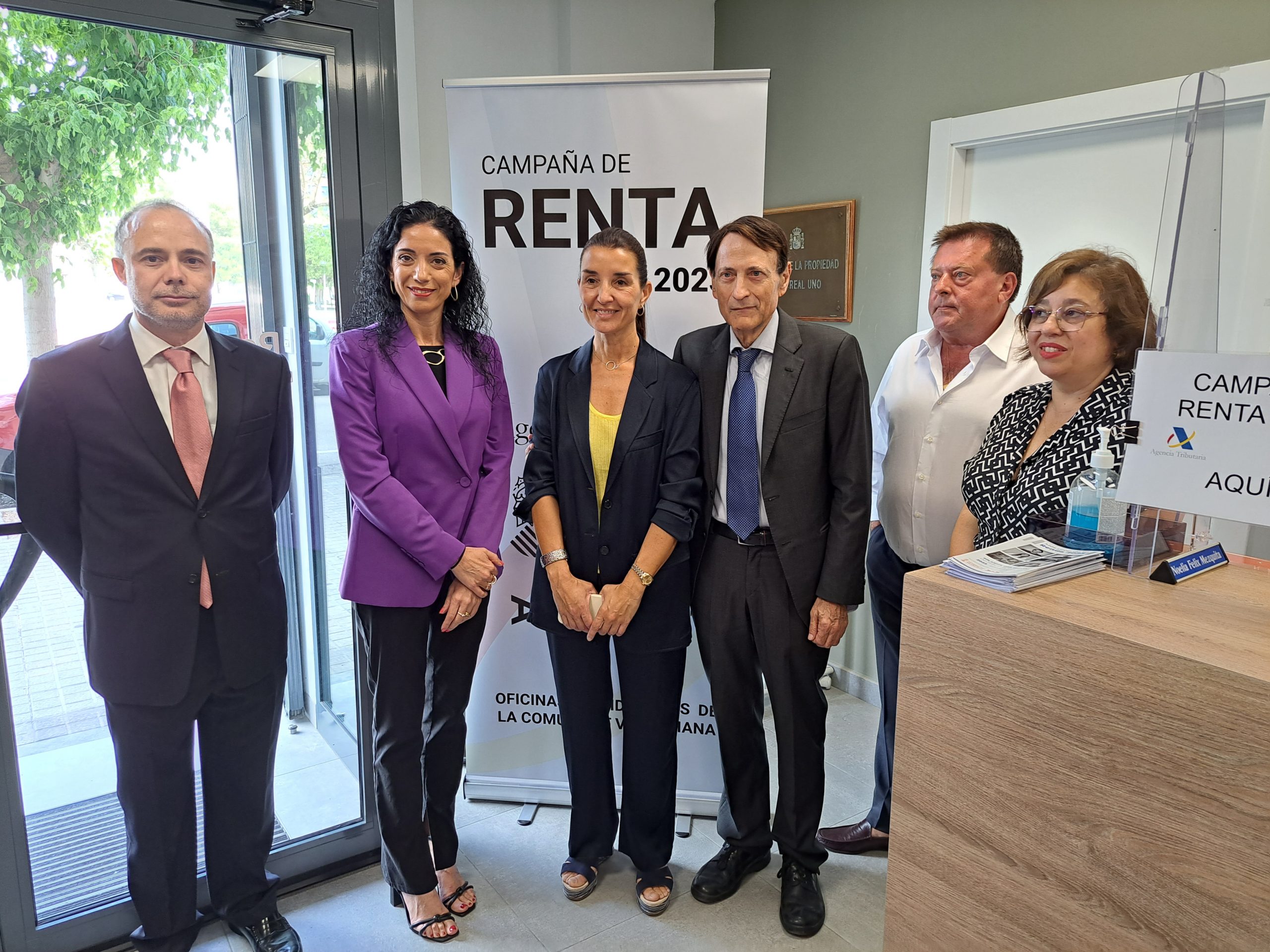 La consellera d’Hisenda visita l’Oficina Liquidadora de Vila-real