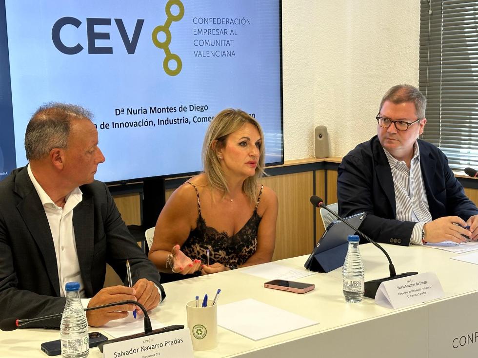 Nuria Montes advertix de les conseqüències negatives de la reducció de la jornada laboral que planteja el Ministeri sense consensuar amb els agents socials