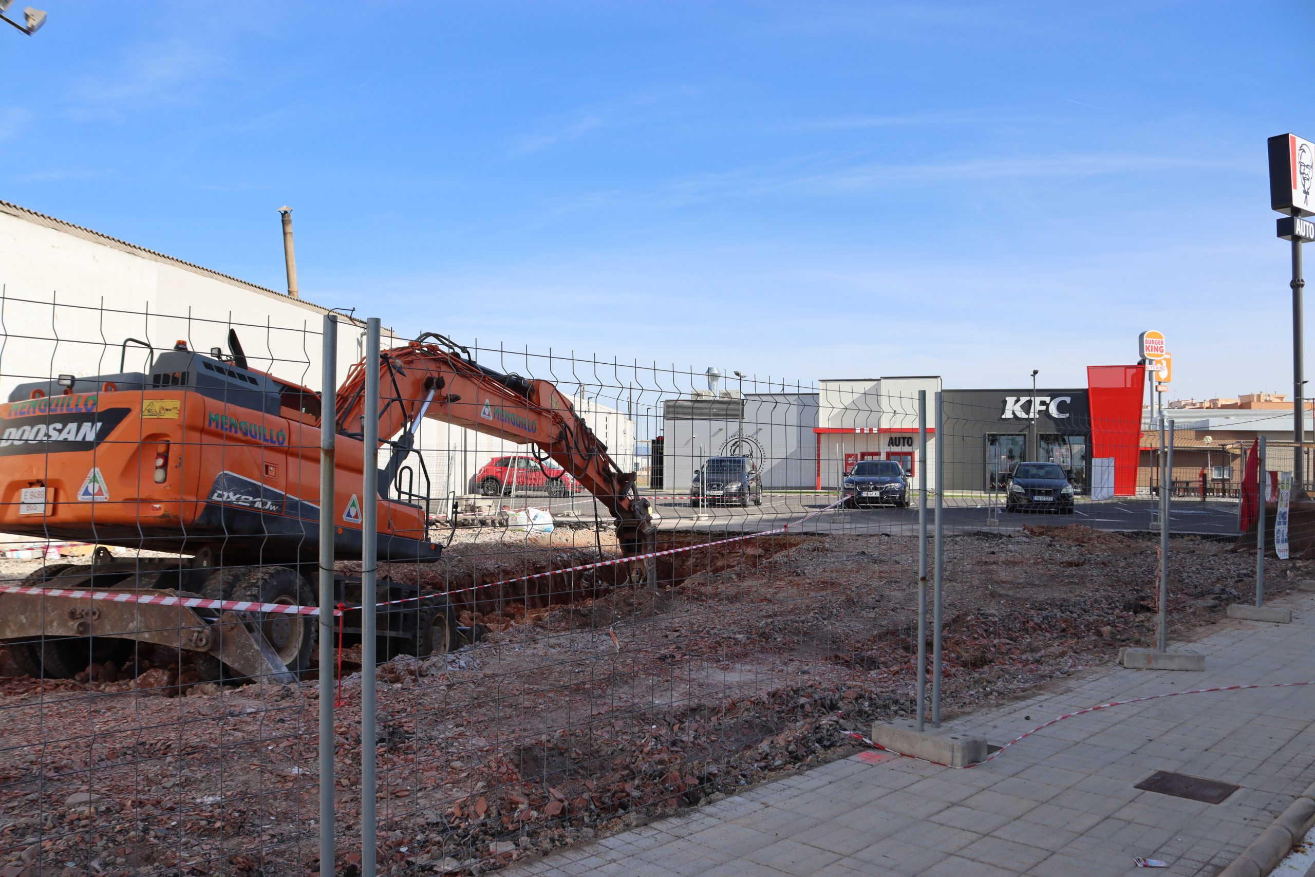 Vila-real constata l’atractiu de l’àrea comercial sud amb la instal·lació d’una nova estació de servei