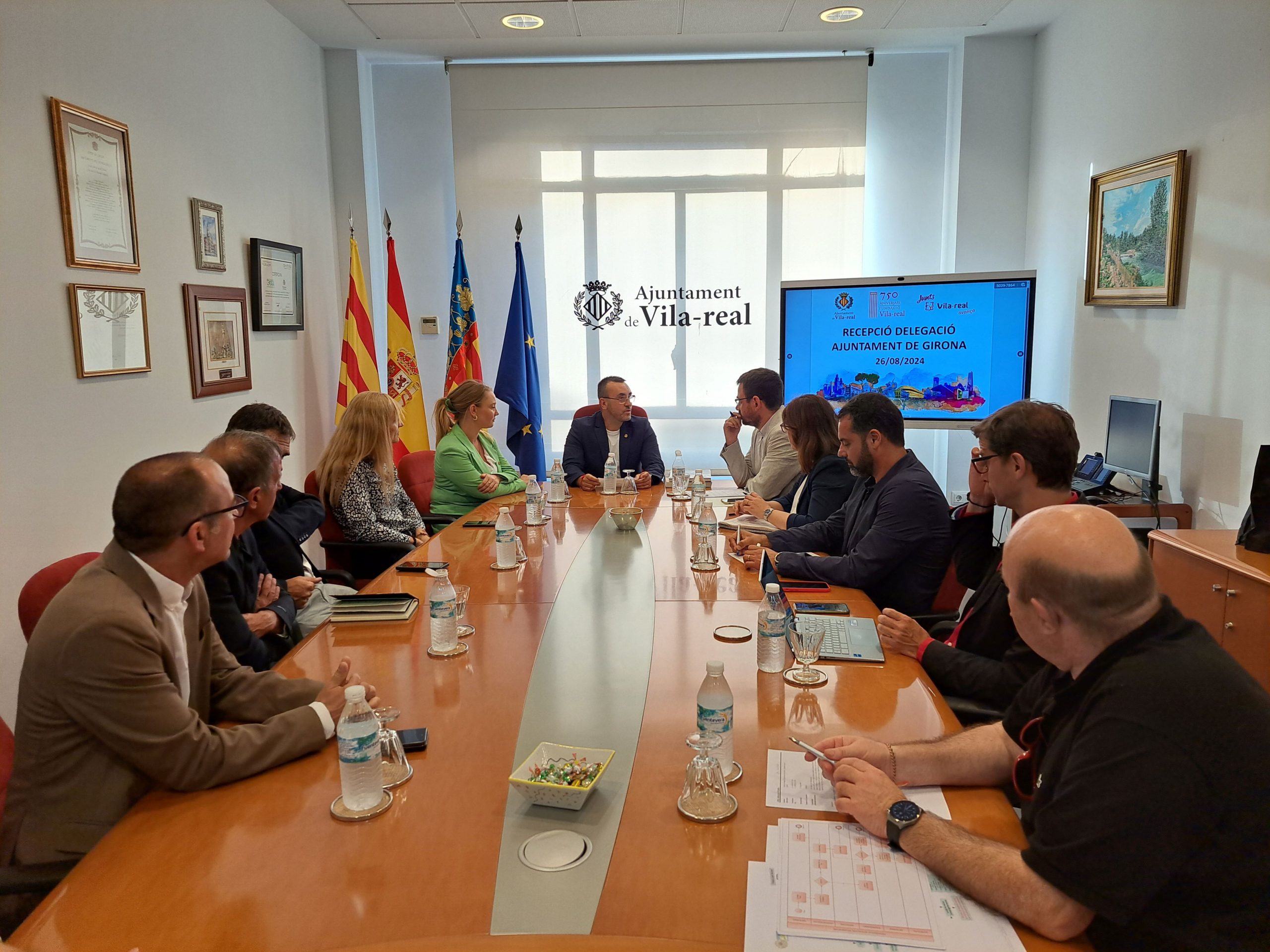 Una delegació de Girona visita Vila-real per conèixer els protocols de seguretat i serveis públics en partits de competicions europees